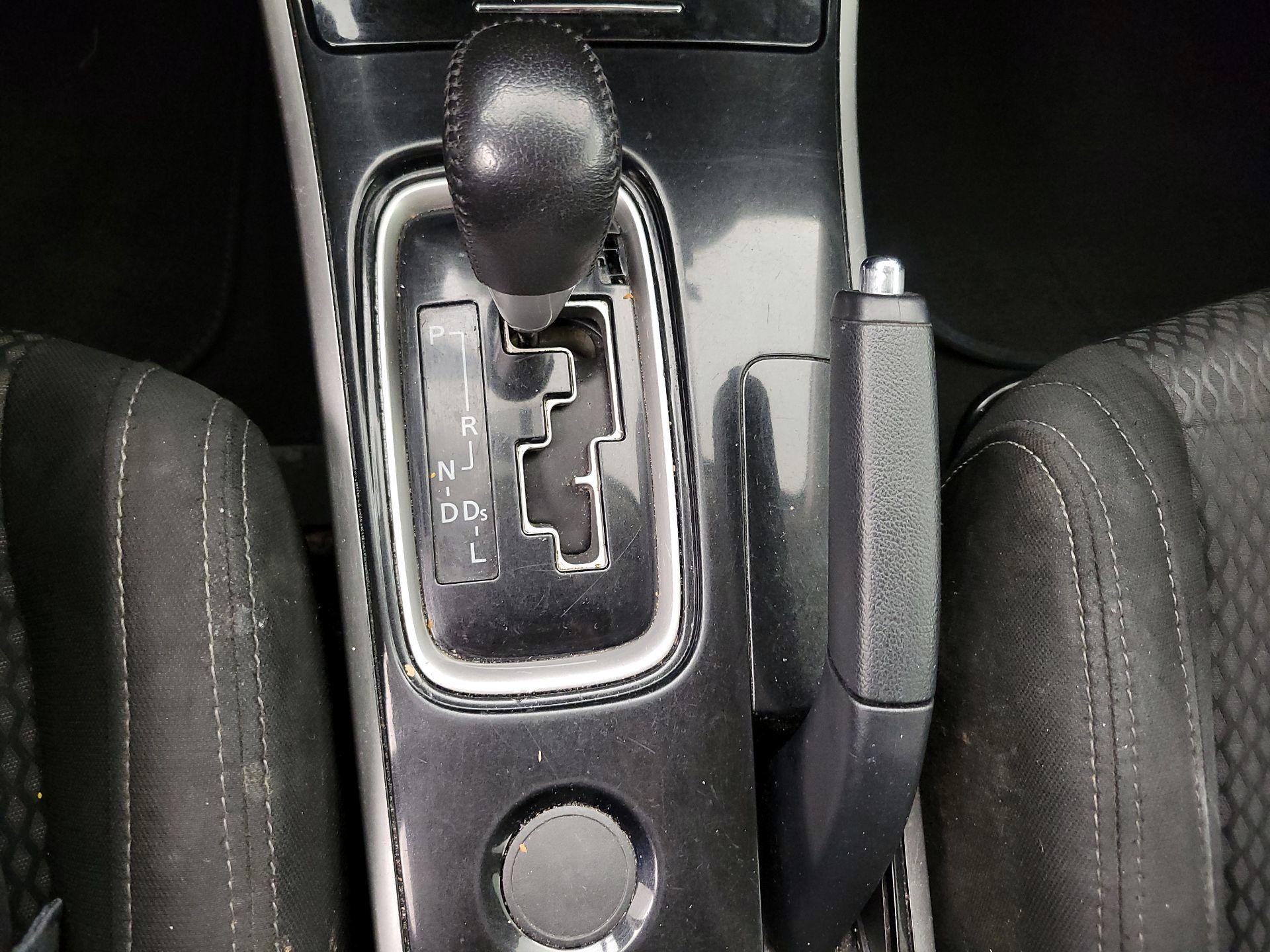 Thumbnail: 2017 Mitsubishi Outlander - 17