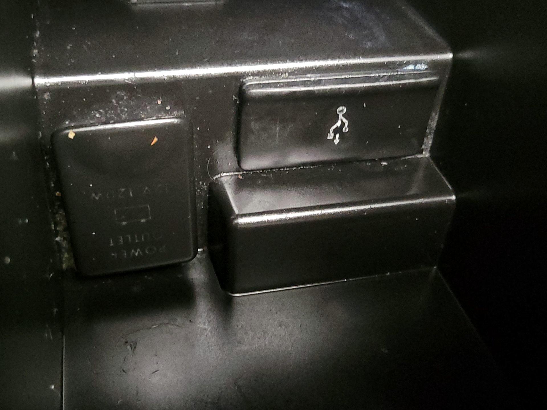 Thumbnail: 2017 Mitsubishi Outlander - 18