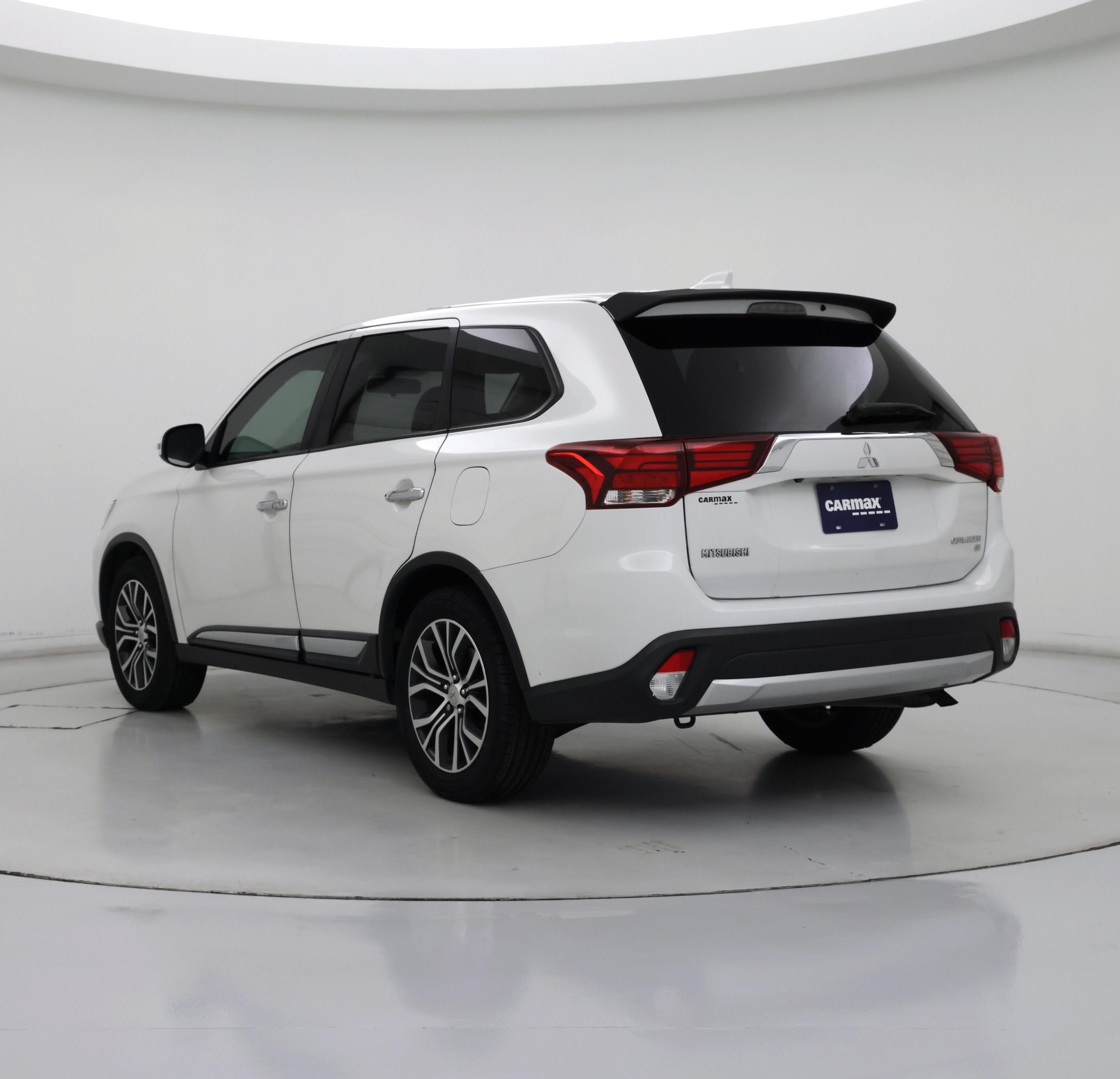 Thumbnail: 2017 Mitsubishi Outlander - 2