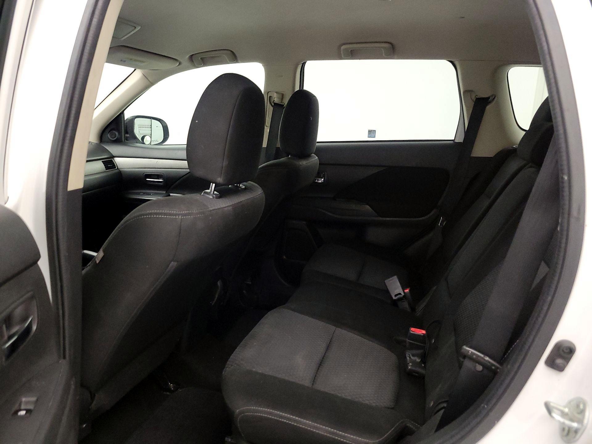 Thumbnail: 2017 Mitsubishi Outlander - 19