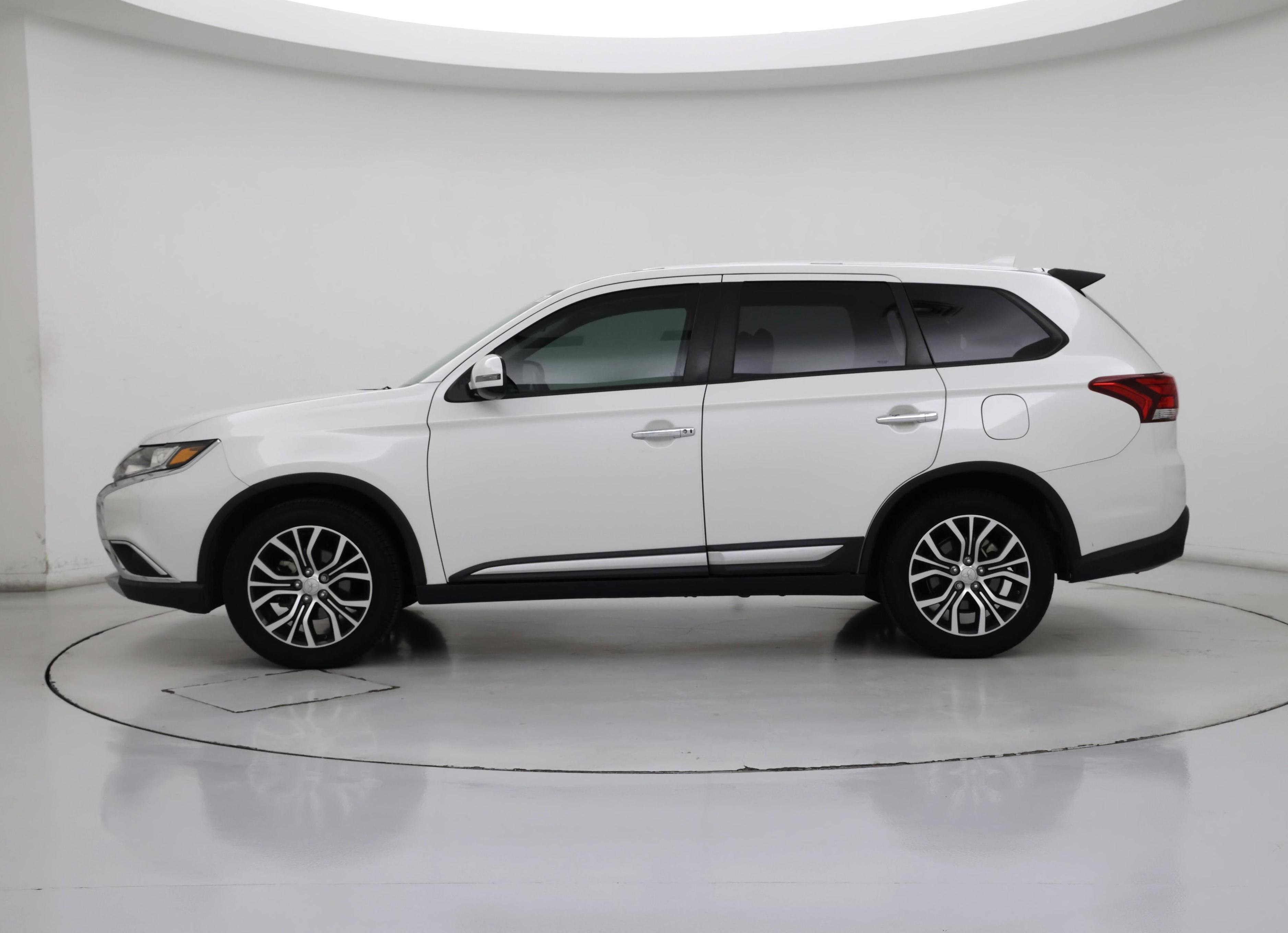 Thumbnail: 2017 Mitsubishi Outlander - 3