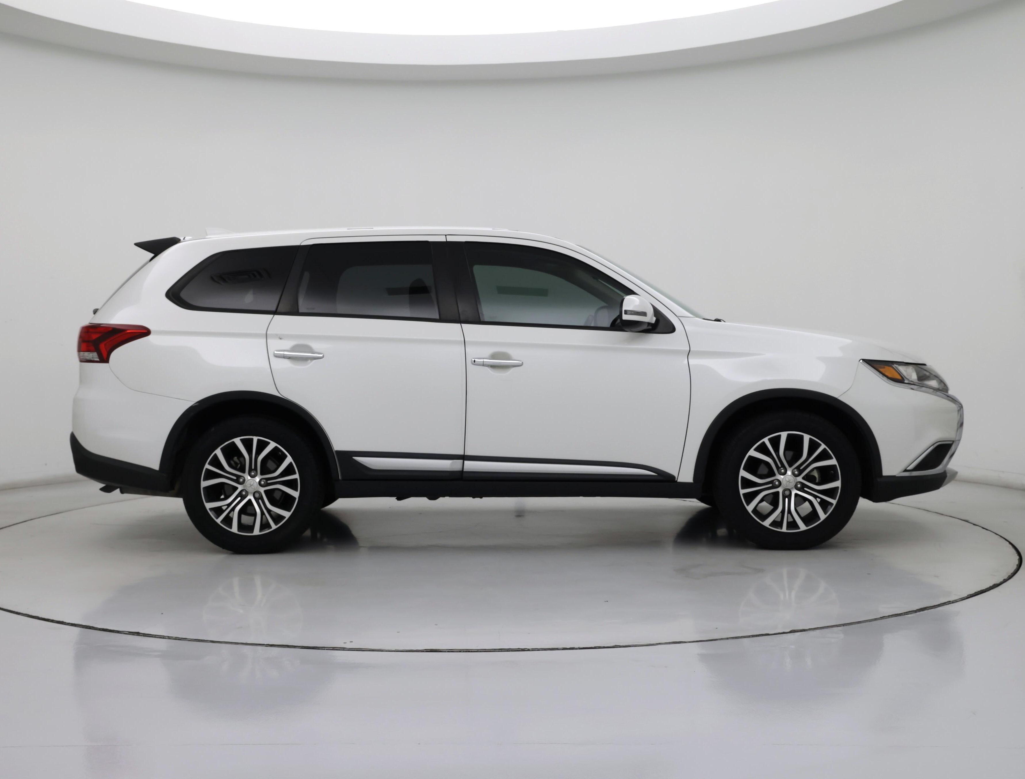 Thumbnail: 2017 Mitsubishi Outlander - 7