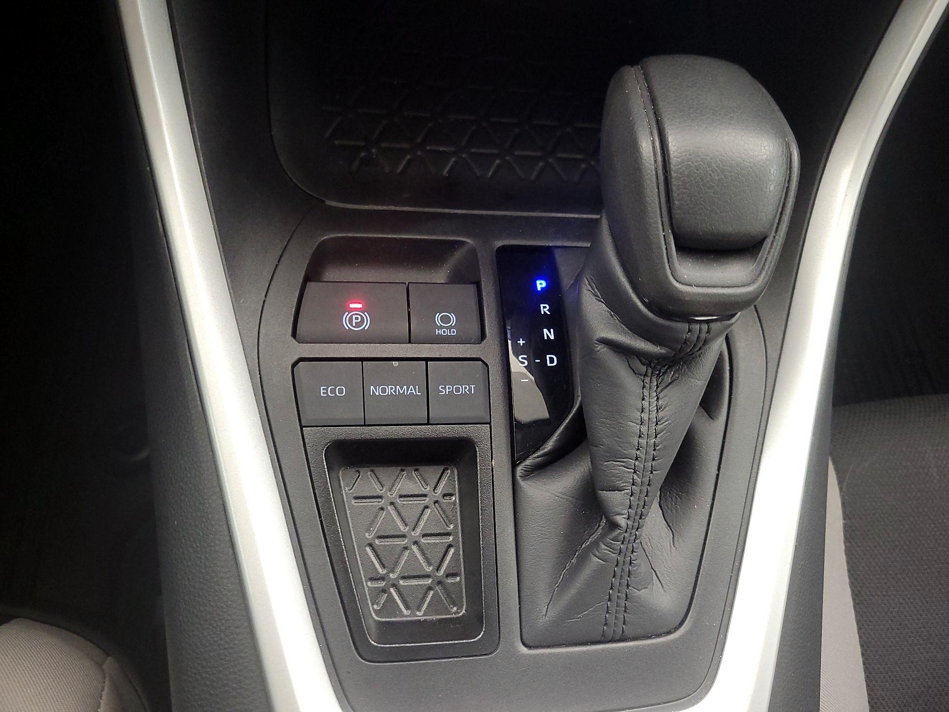 Thumbnail: 2024 Toyota RAV4 - 17