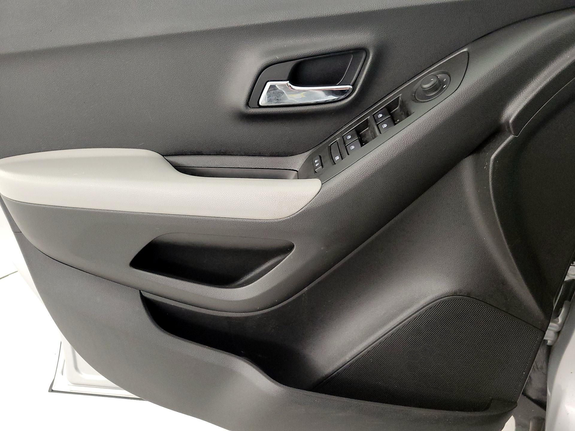 Thumbnail: 2021 Chevrolet Trax - 12