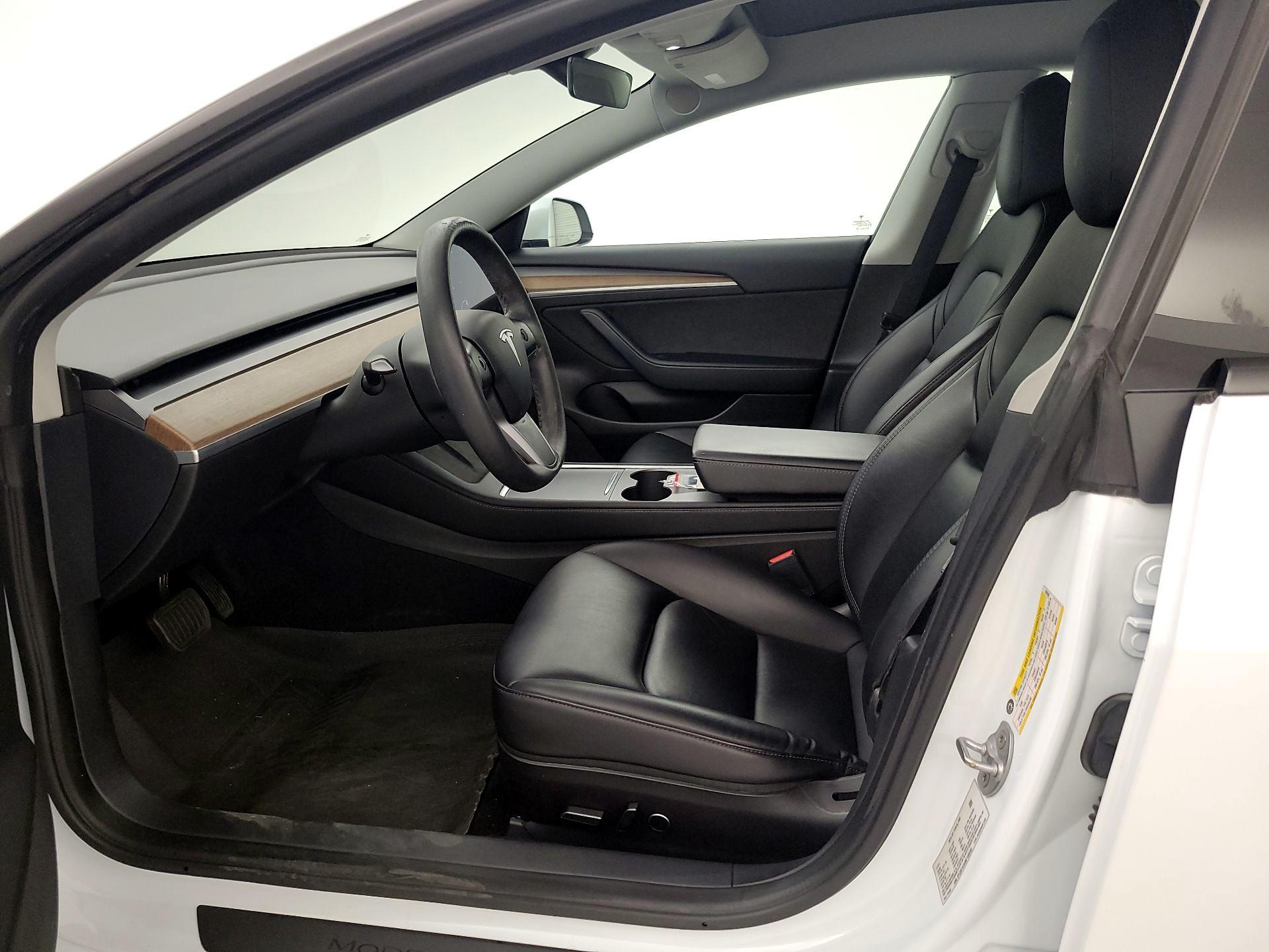 Thumbnail: 2022 Tesla Model 3 - 11