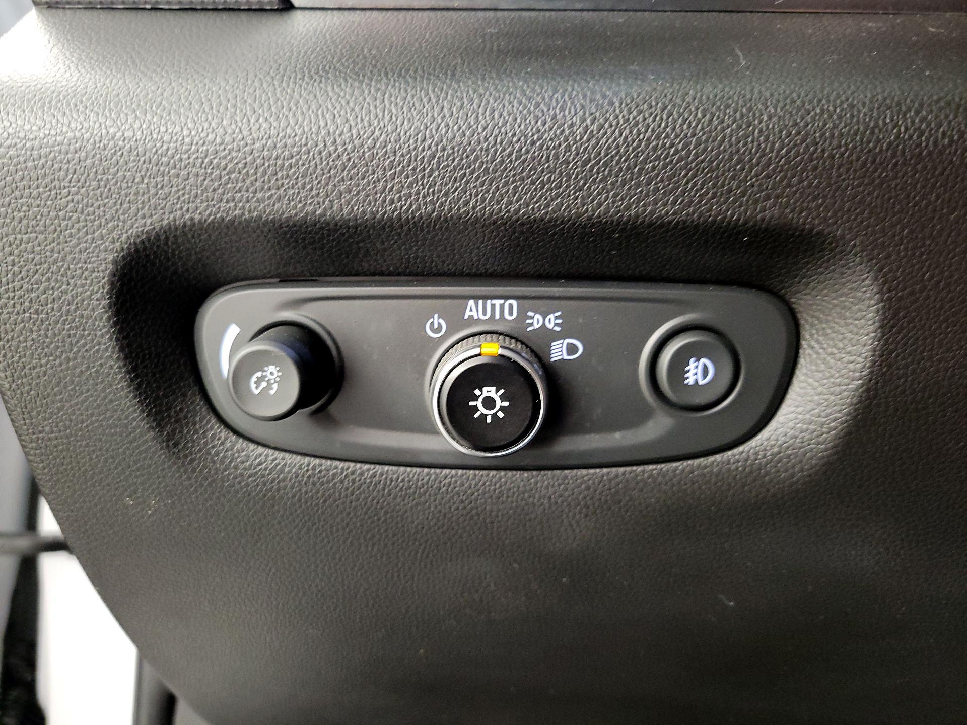 Thumbnail: 2021 Chevrolet Traverse - 13