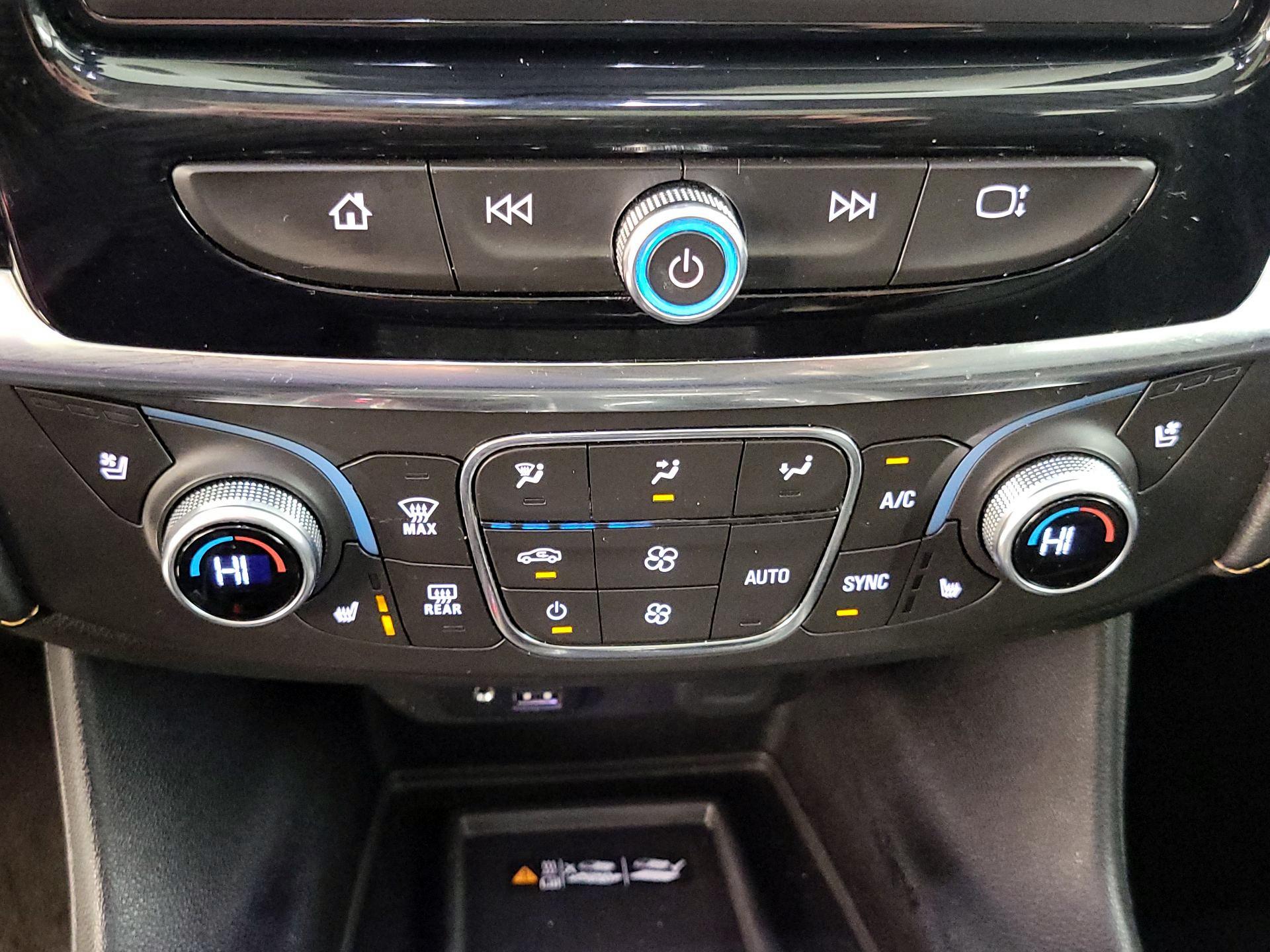 Thumbnail: 2021 Chevrolet Traverse - 17