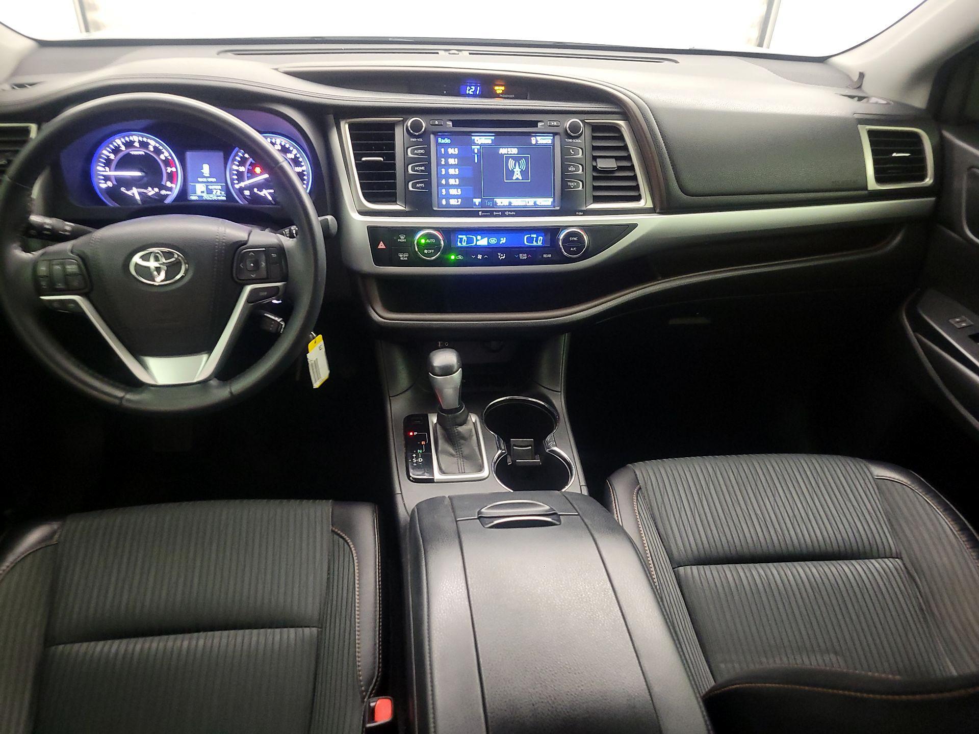 Thumbnail: 2016 Toyota Highlander - 9