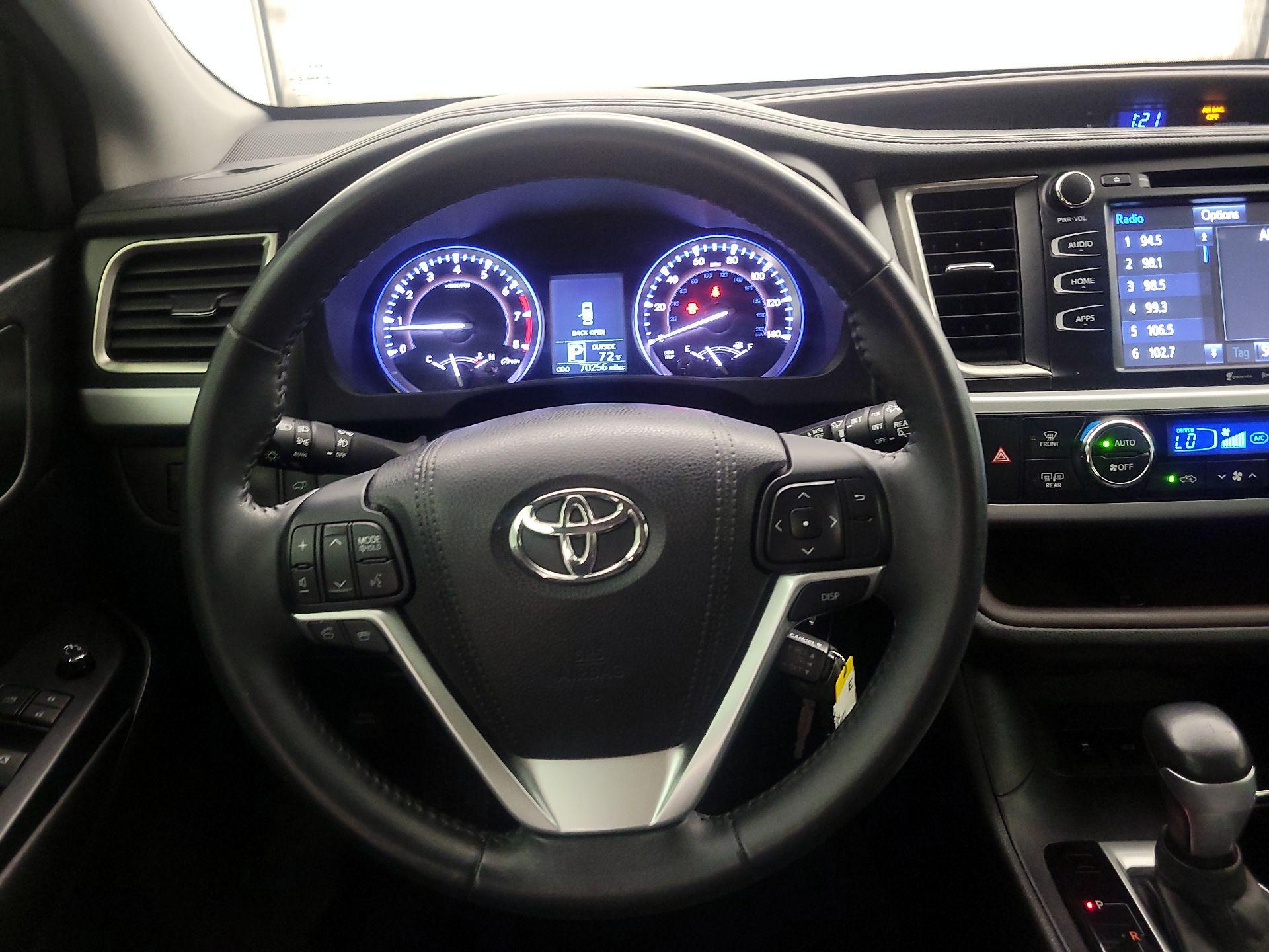 Thumbnail: 2016 Toyota Highlander - 10