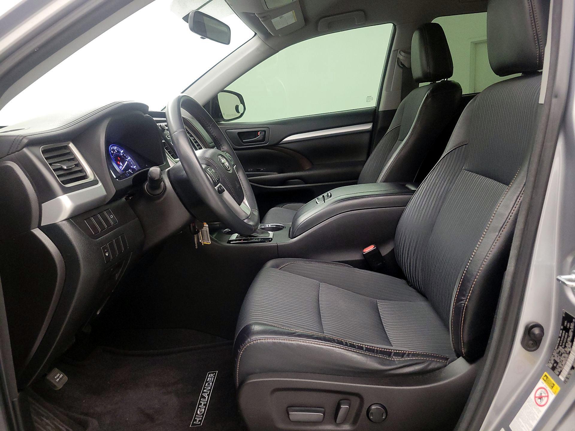 Thumbnail: 2016 Toyota Highlander - 11