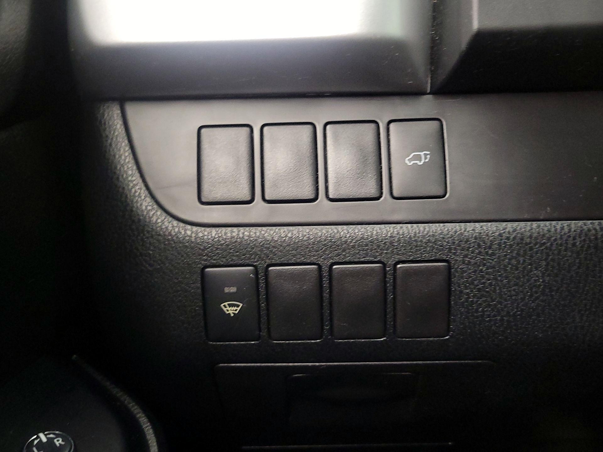 Thumbnail: 2016 Toyota Highlander - 13