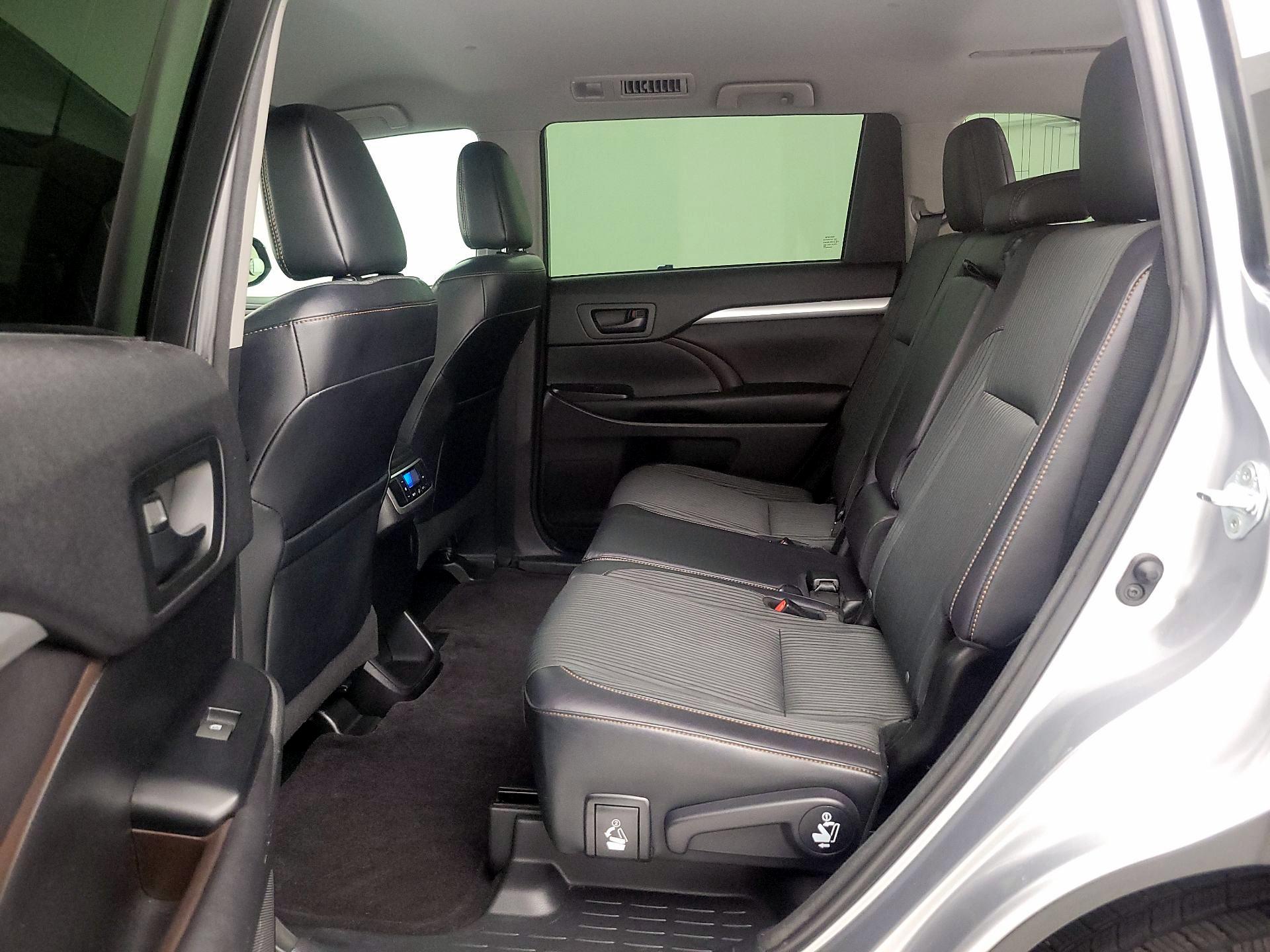 Thumbnail: 2016 Toyota Highlander - 19