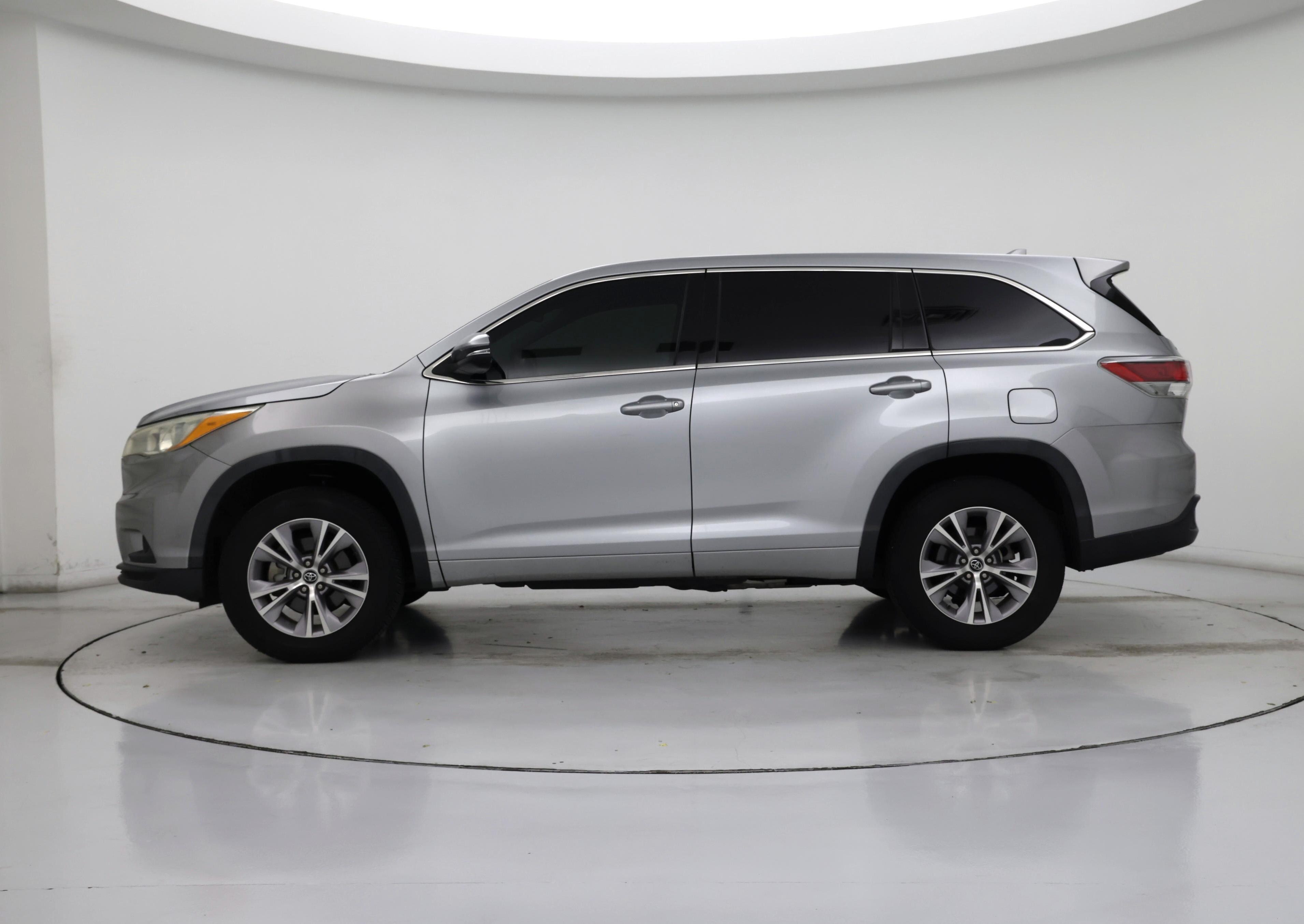 Thumbnail: 2016 Toyota Highlander - 3