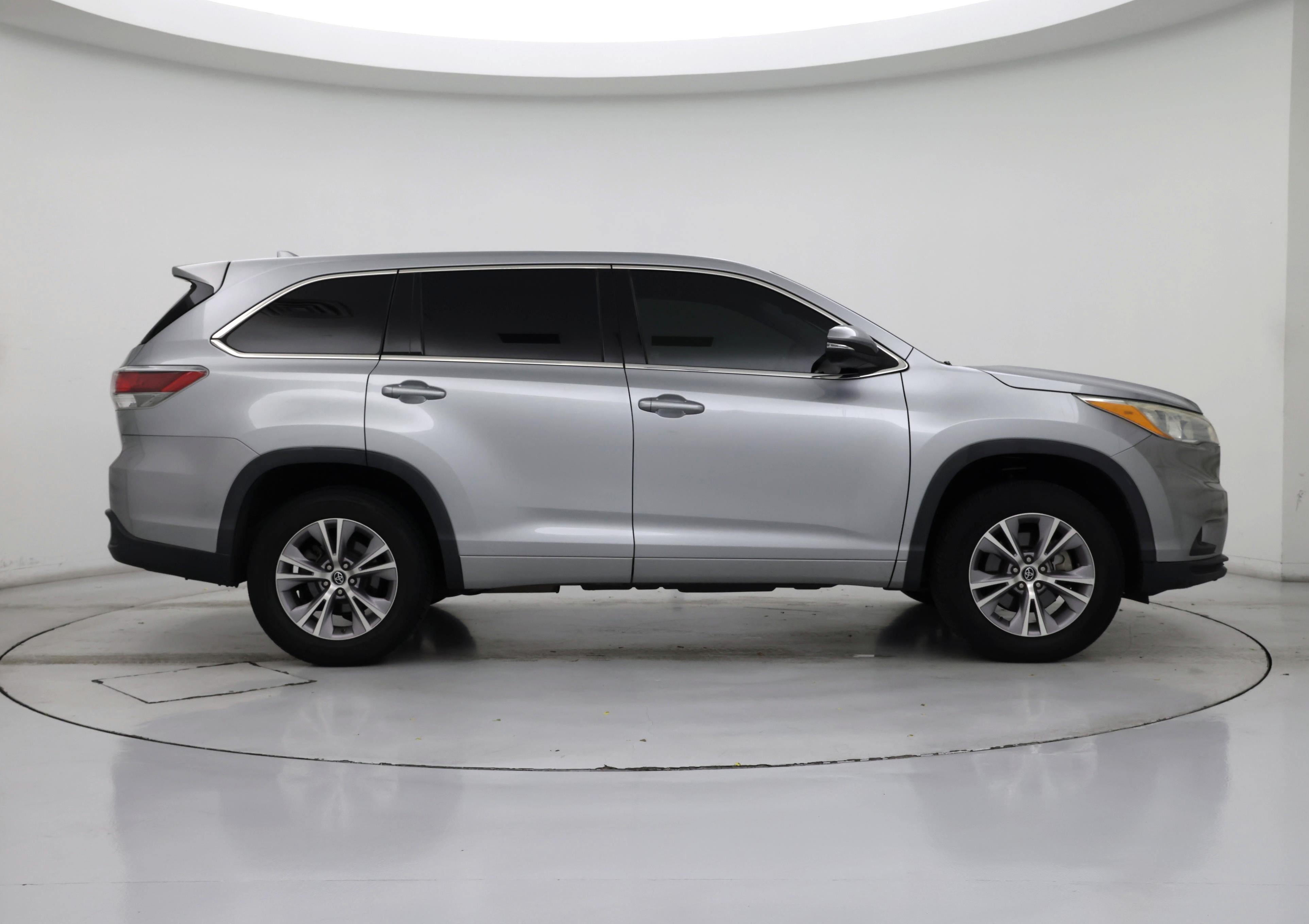 Thumbnail: 2016 Toyota Highlander - 7