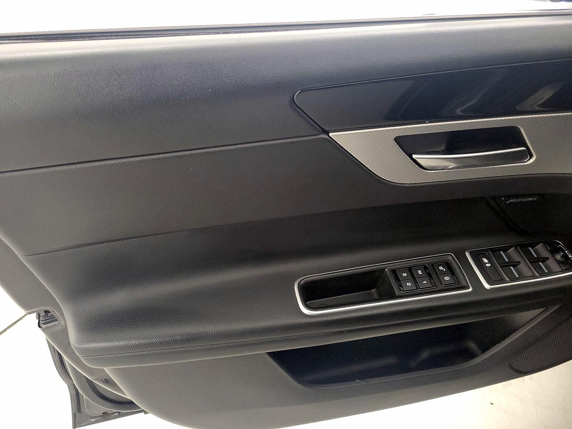 Thumbnail: 2020 Jaguar XF - 12