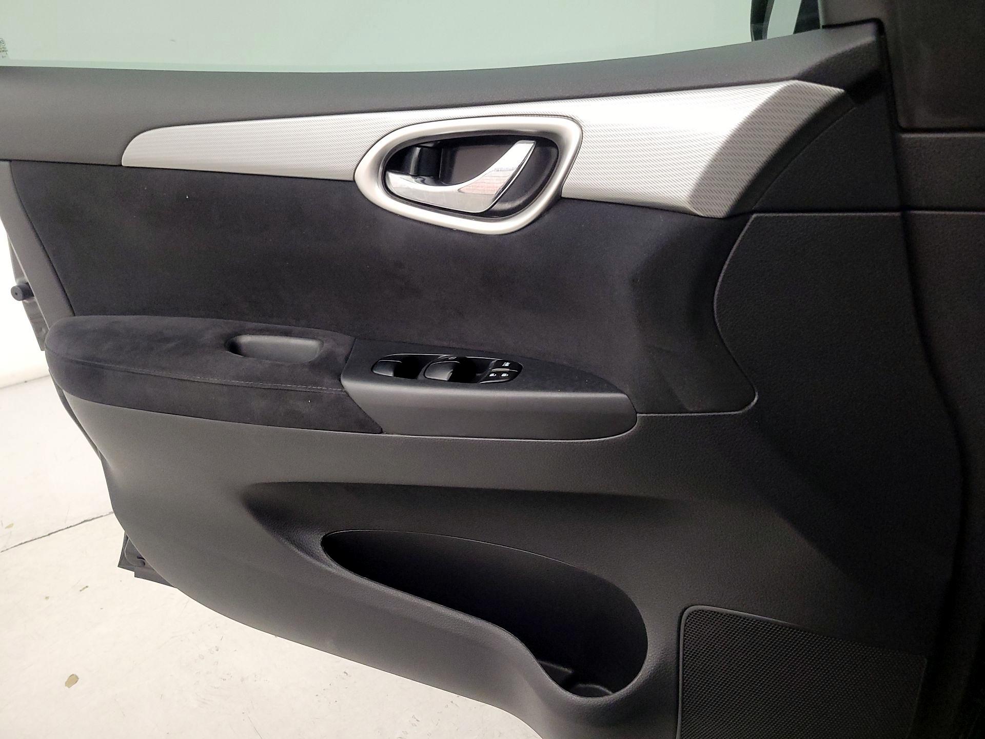 Thumbnail: 2015 Nissan Sentra - 12