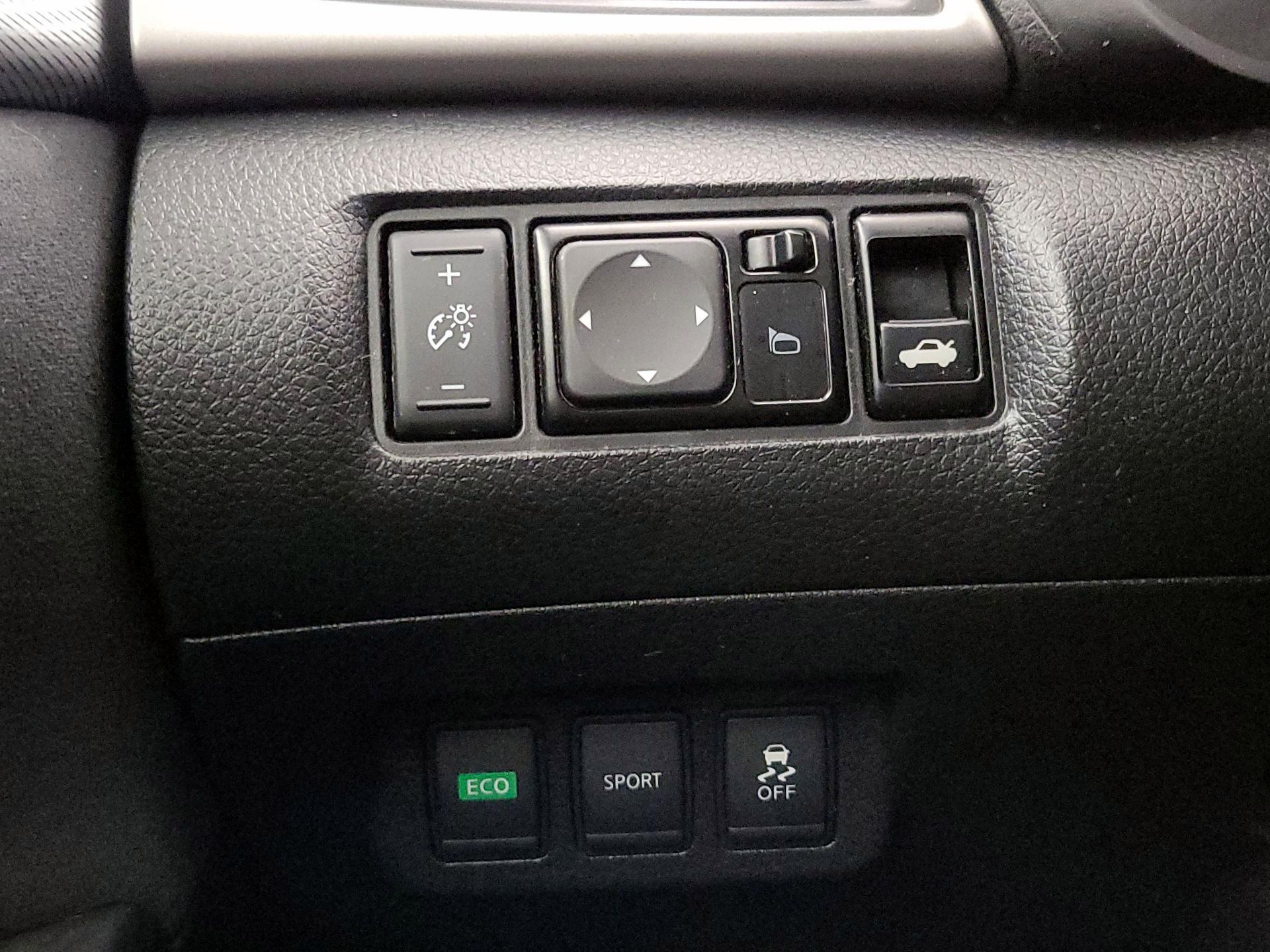 Thumbnail: 2015 Nissan Sentra - 13