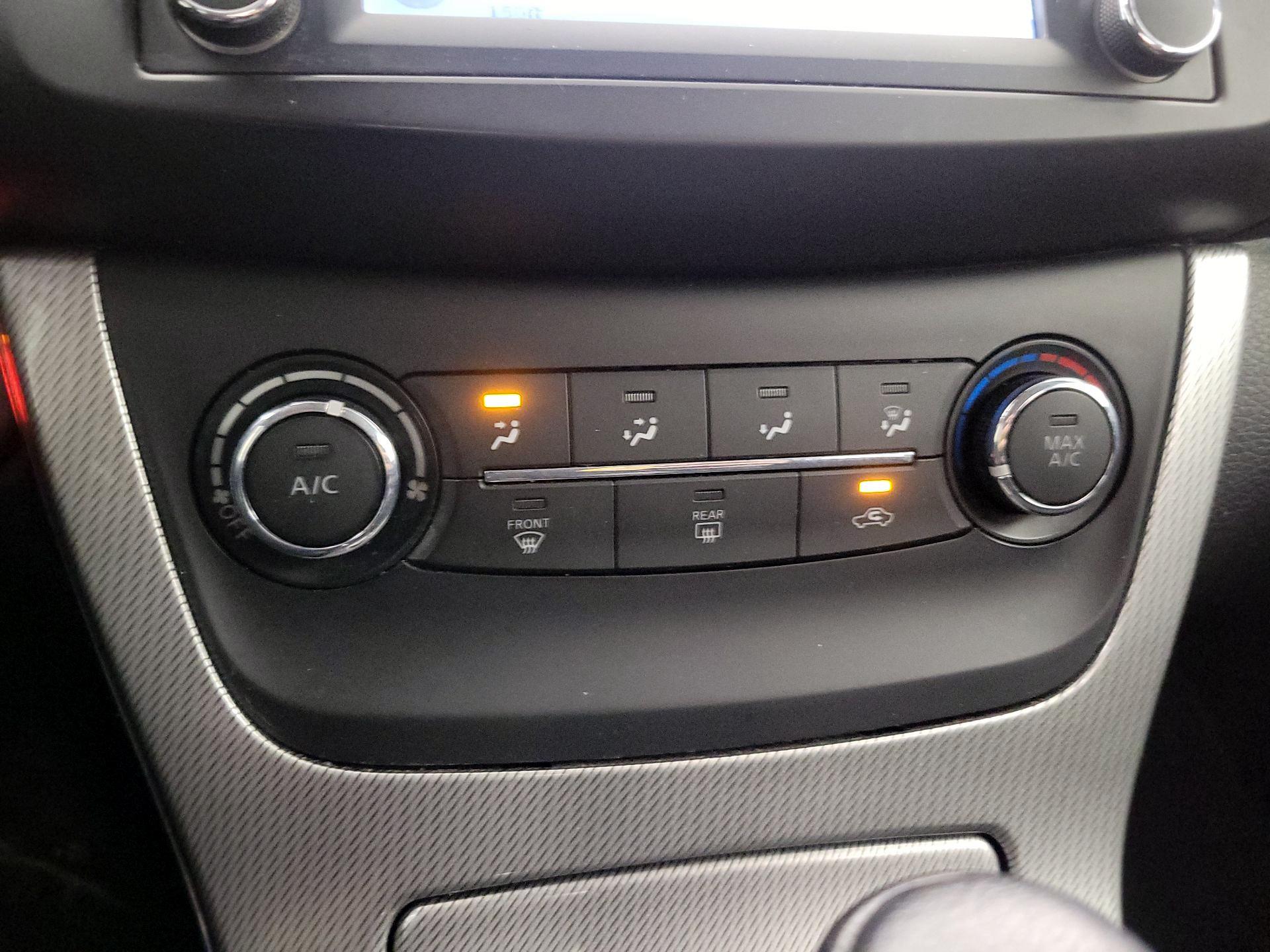 Thumbnail: 2015 Nissan Sentra - 17