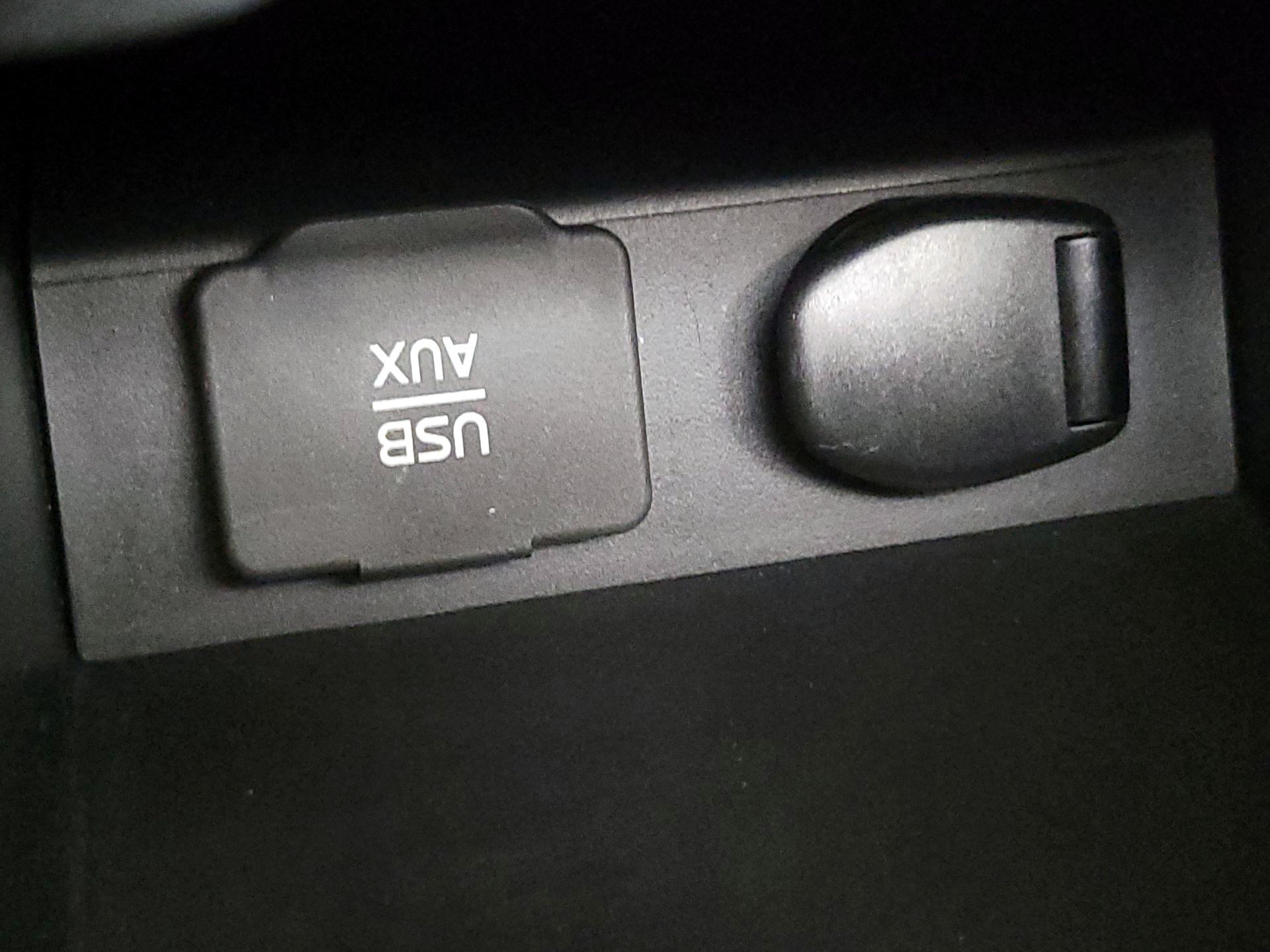 Thumbnail: 2015 Nissan Sentra - 19