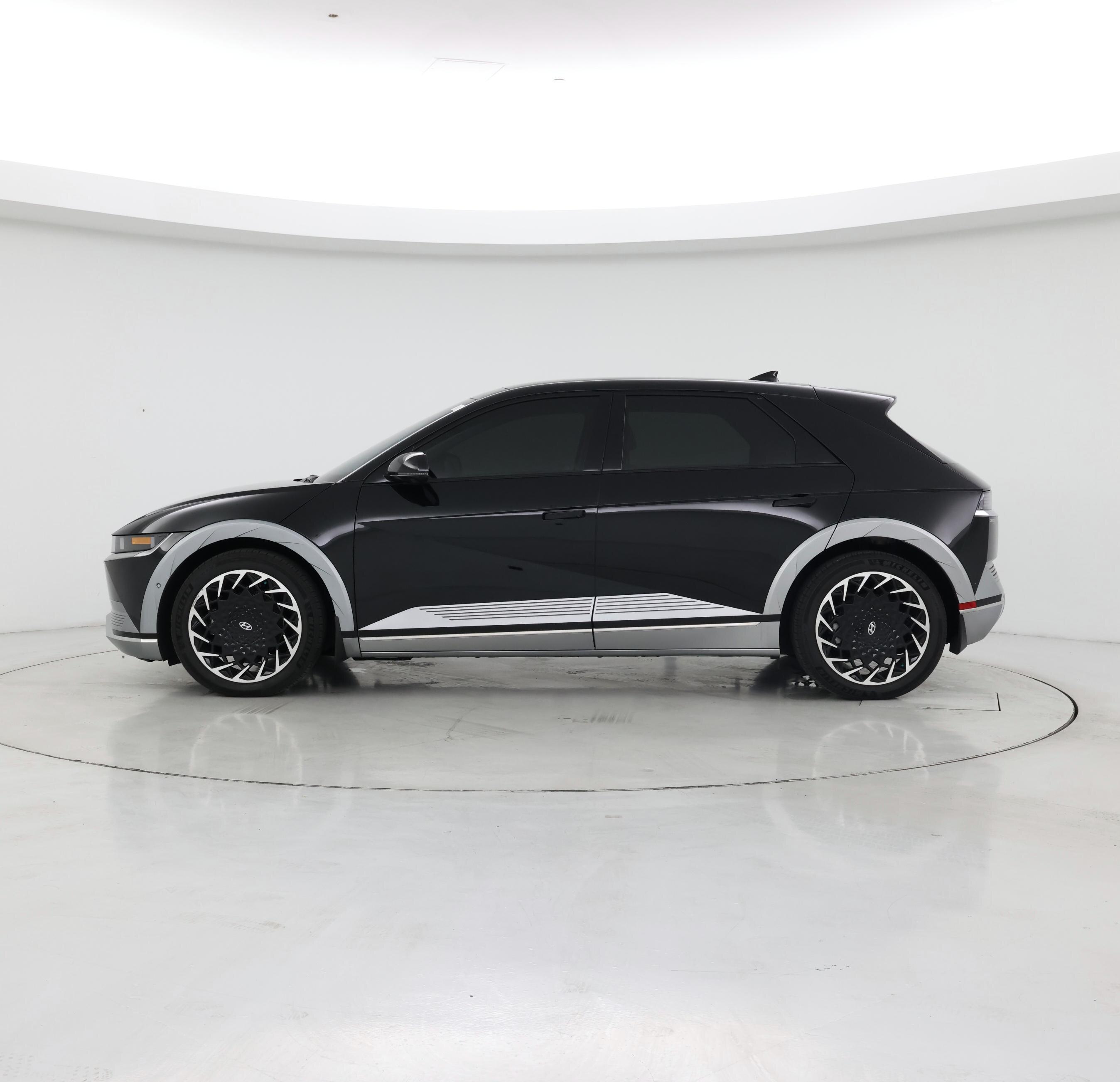Thumbnail: 2023 Hyundai Ioniq 5 - 3