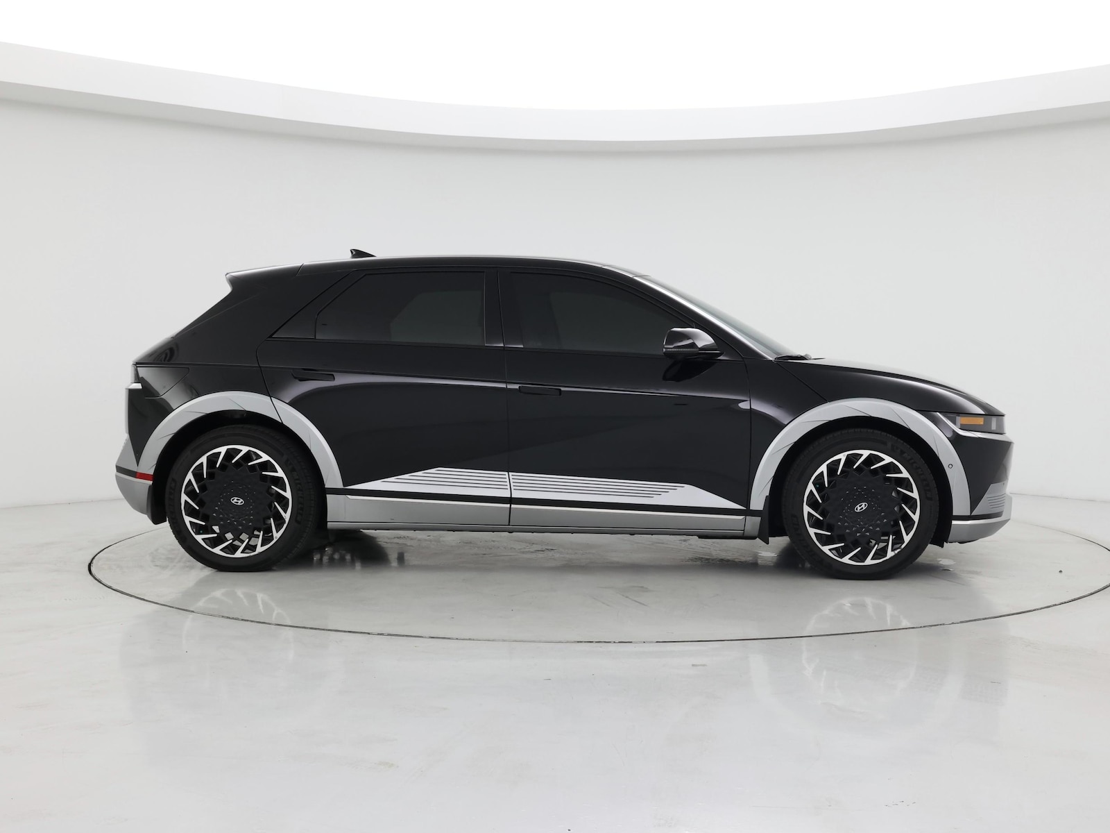 2023 Hyundai IONIQ 5 Limited - Photo 8