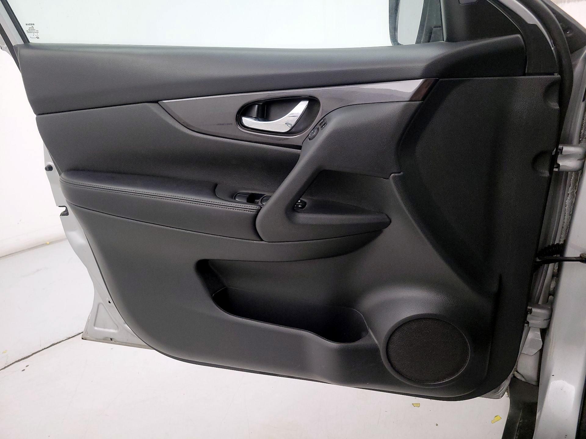 Thumbnail: 2018 Nissan Rogue - 12