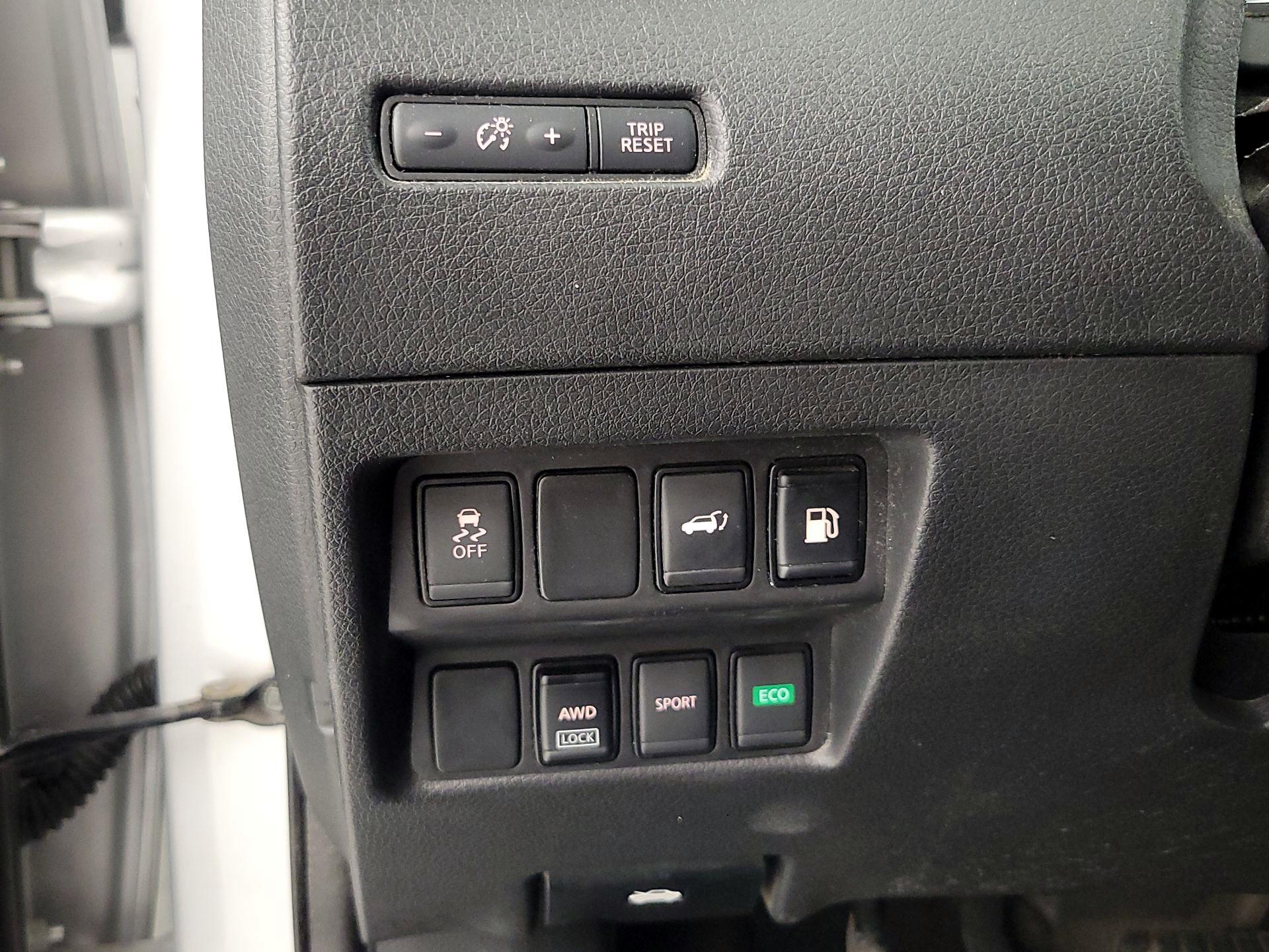 Thumbnail: 2018 Nissan Rogue - 13