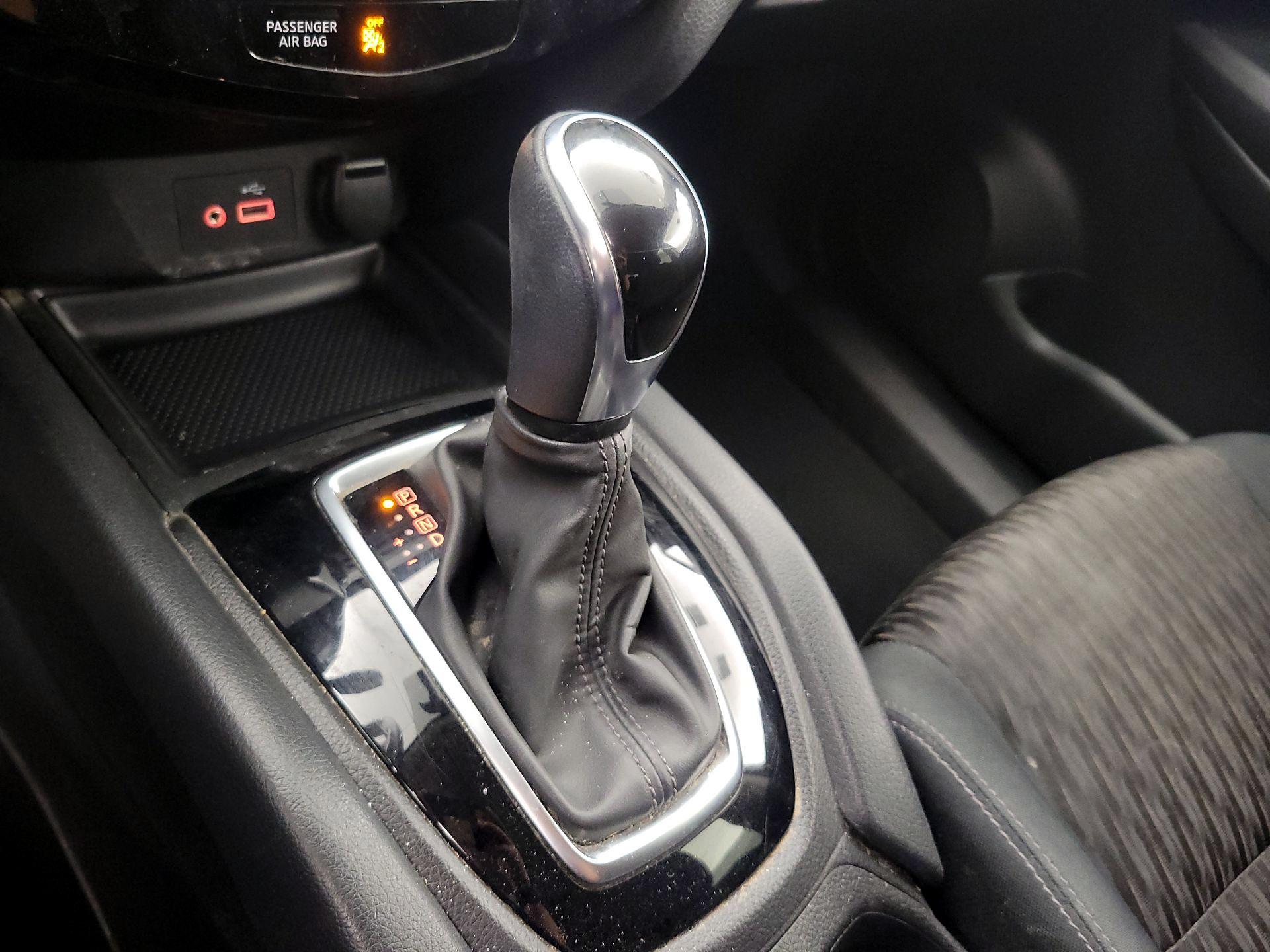 Thumbnail: 2018 Nissan Rogue - 17