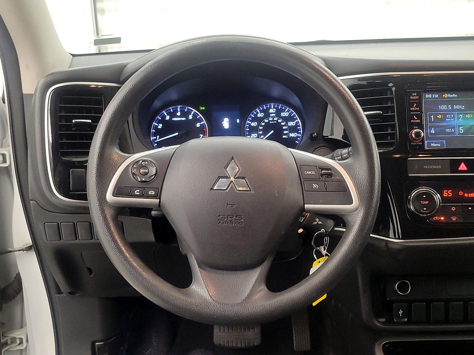 Thumbnail: 2019 Mitsubishi Outlander - 10