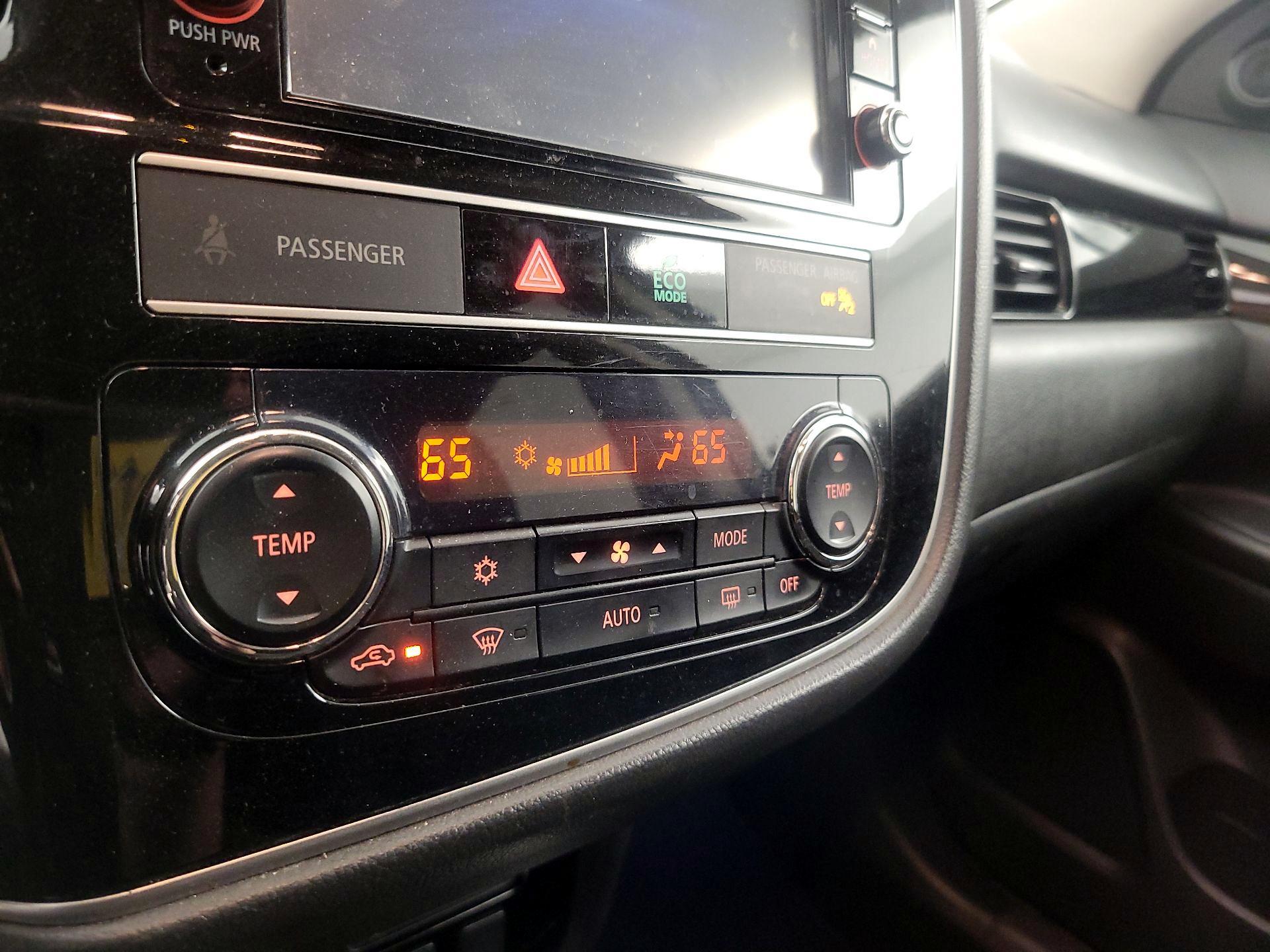 Thumbnail: 2019 Mitsubishi Outlander - 15