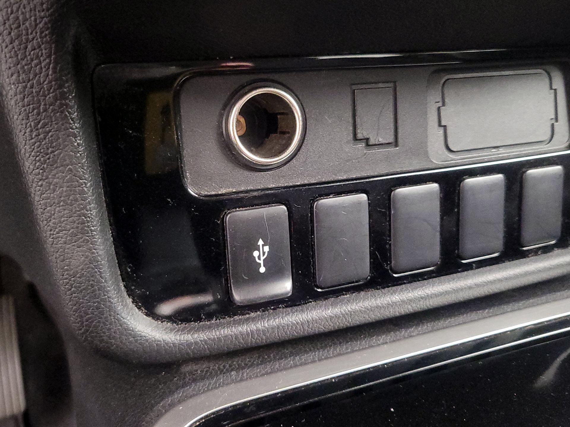 Thumbnail: 2019 Mitsubishi Outlander - 17