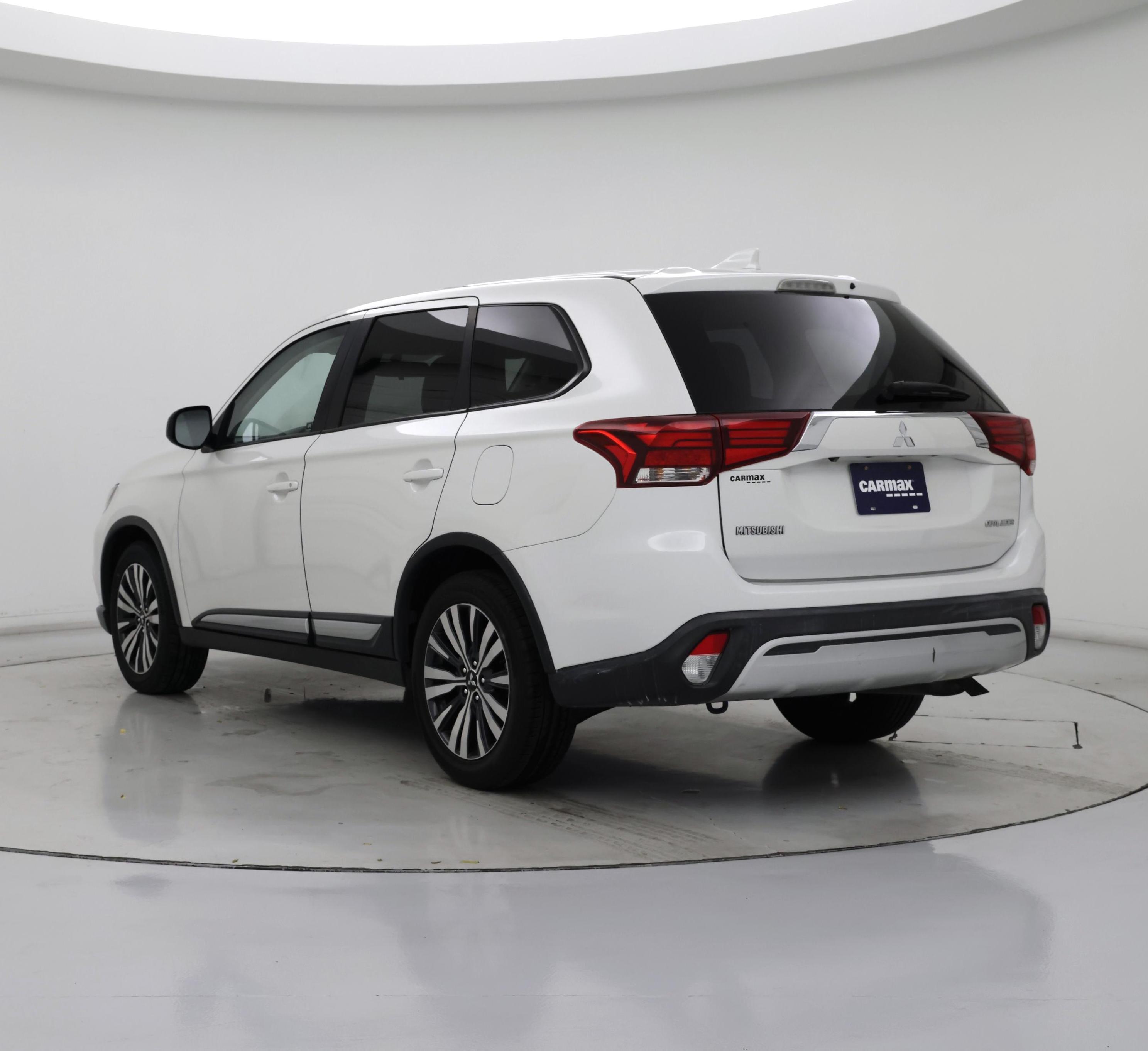 Thumbnail: 2019 Mitsubishi Outlander - 2