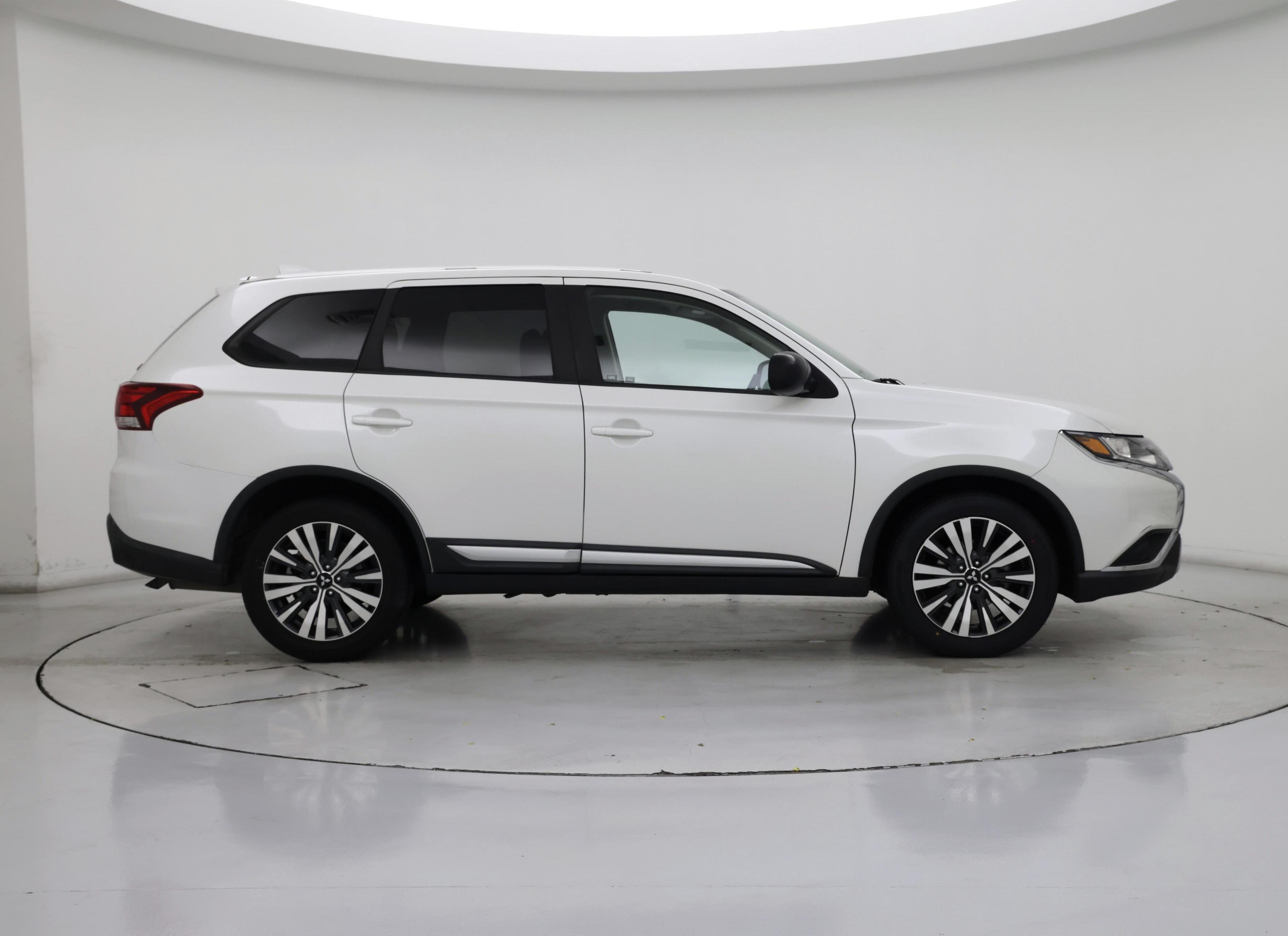 Thumbnail: 2019 Mitsubishi Outlander - 7