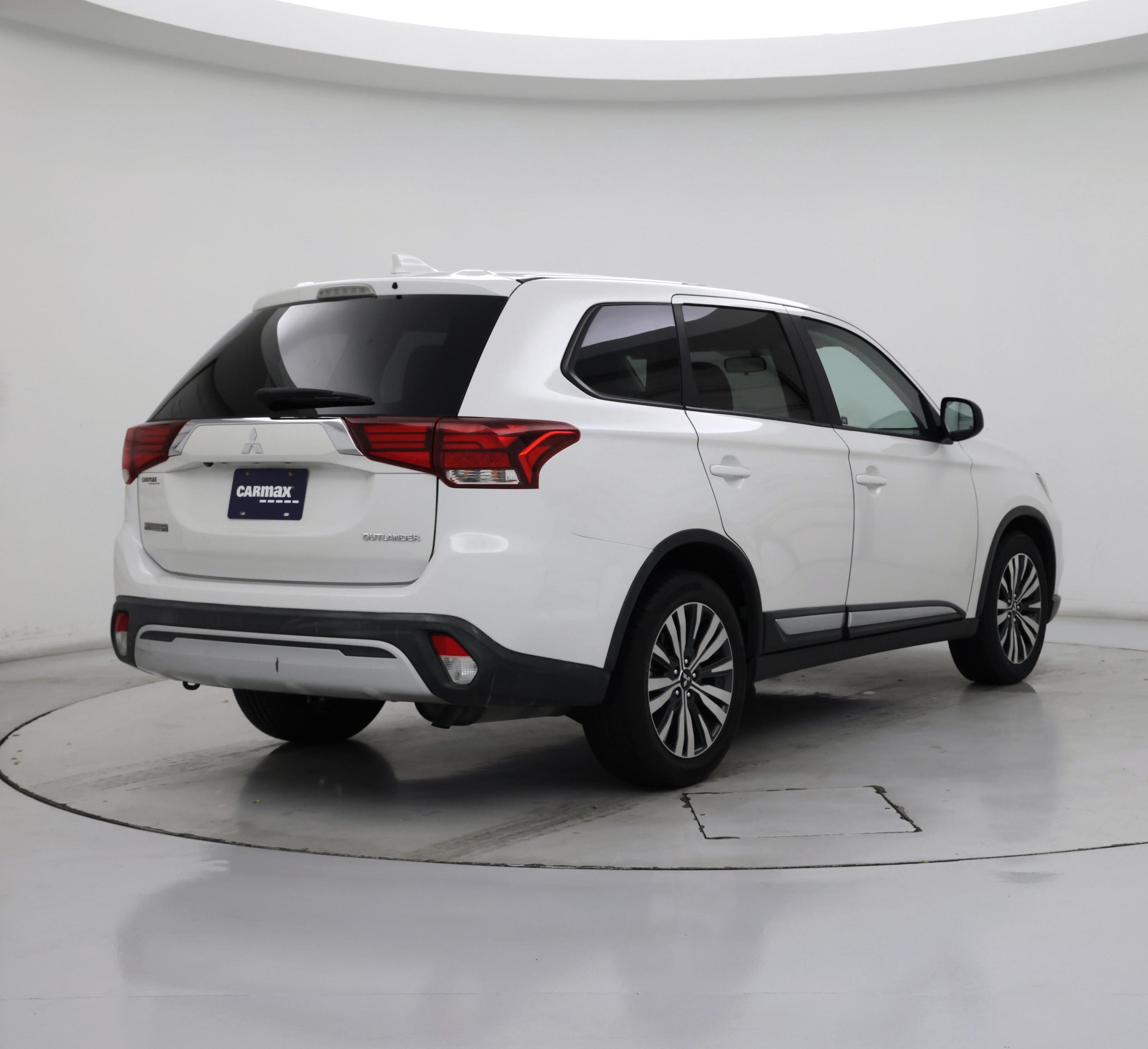 Thumbnail: 2019 Mitsubishi Outlander - 8