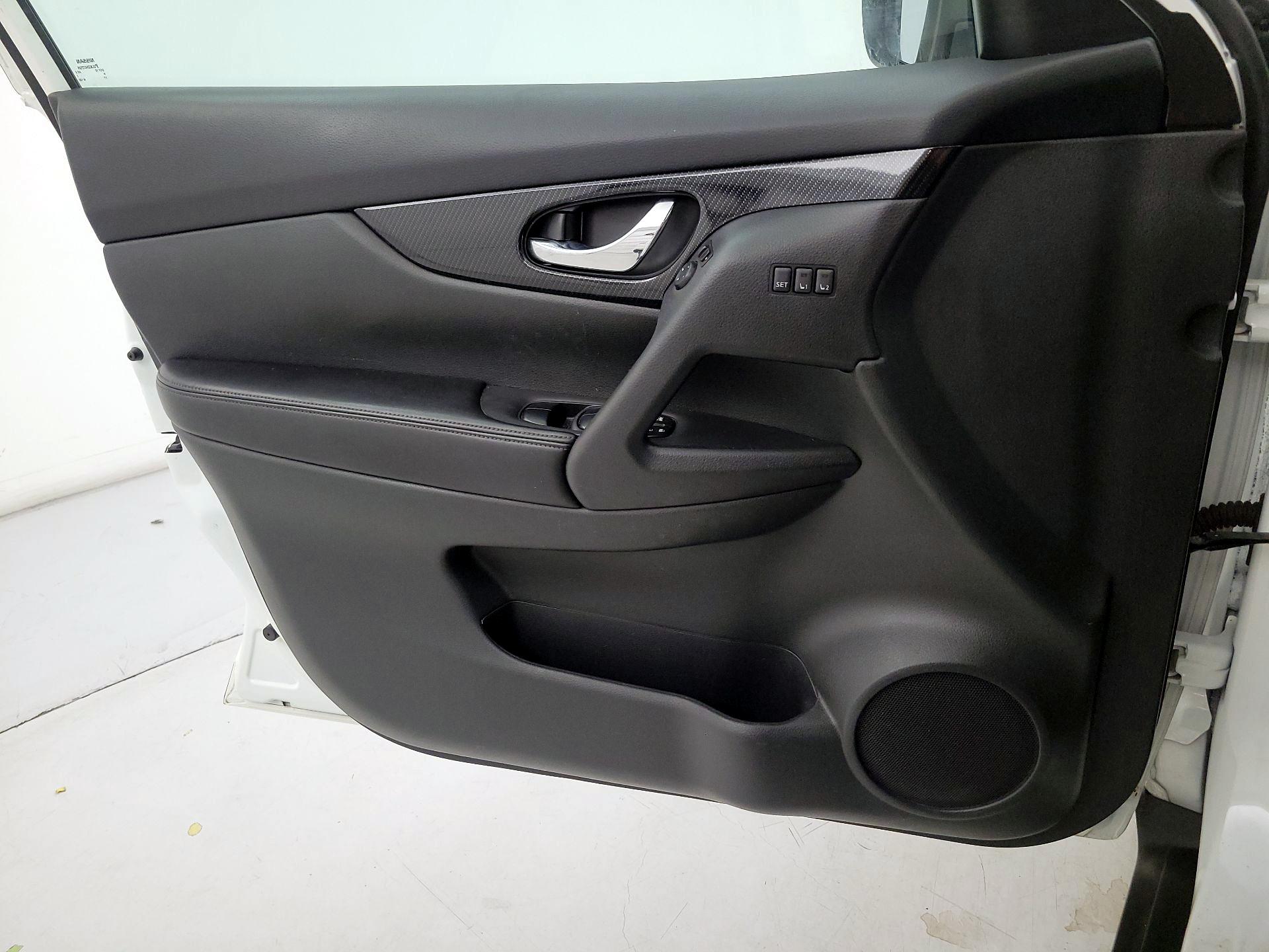 Thumbnail: 2018 Nissan Rogue - 12