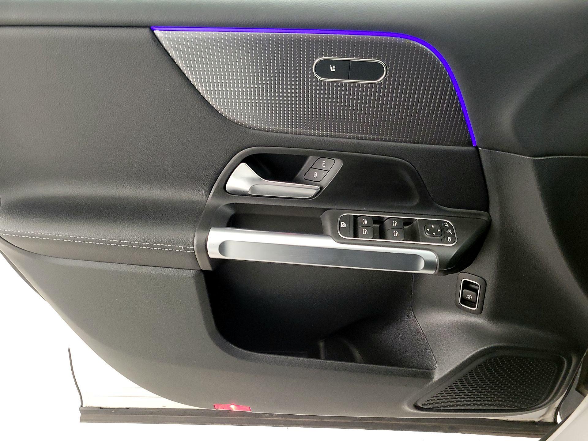 Thumbnail: 2022 Mercedes-Benz GLB - 12