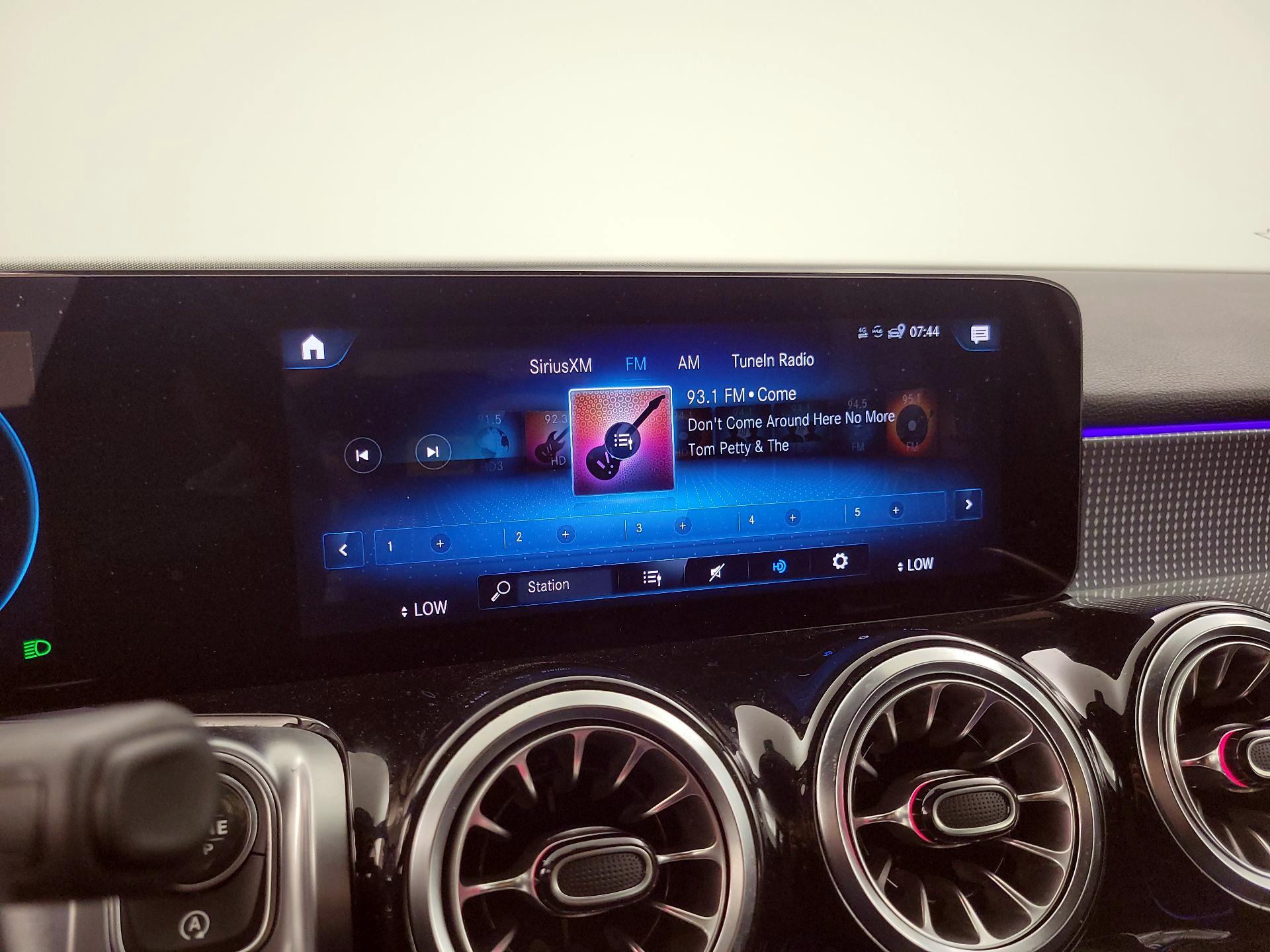 Thumbnail: 2022 Mercedes-Benz GLB - 15