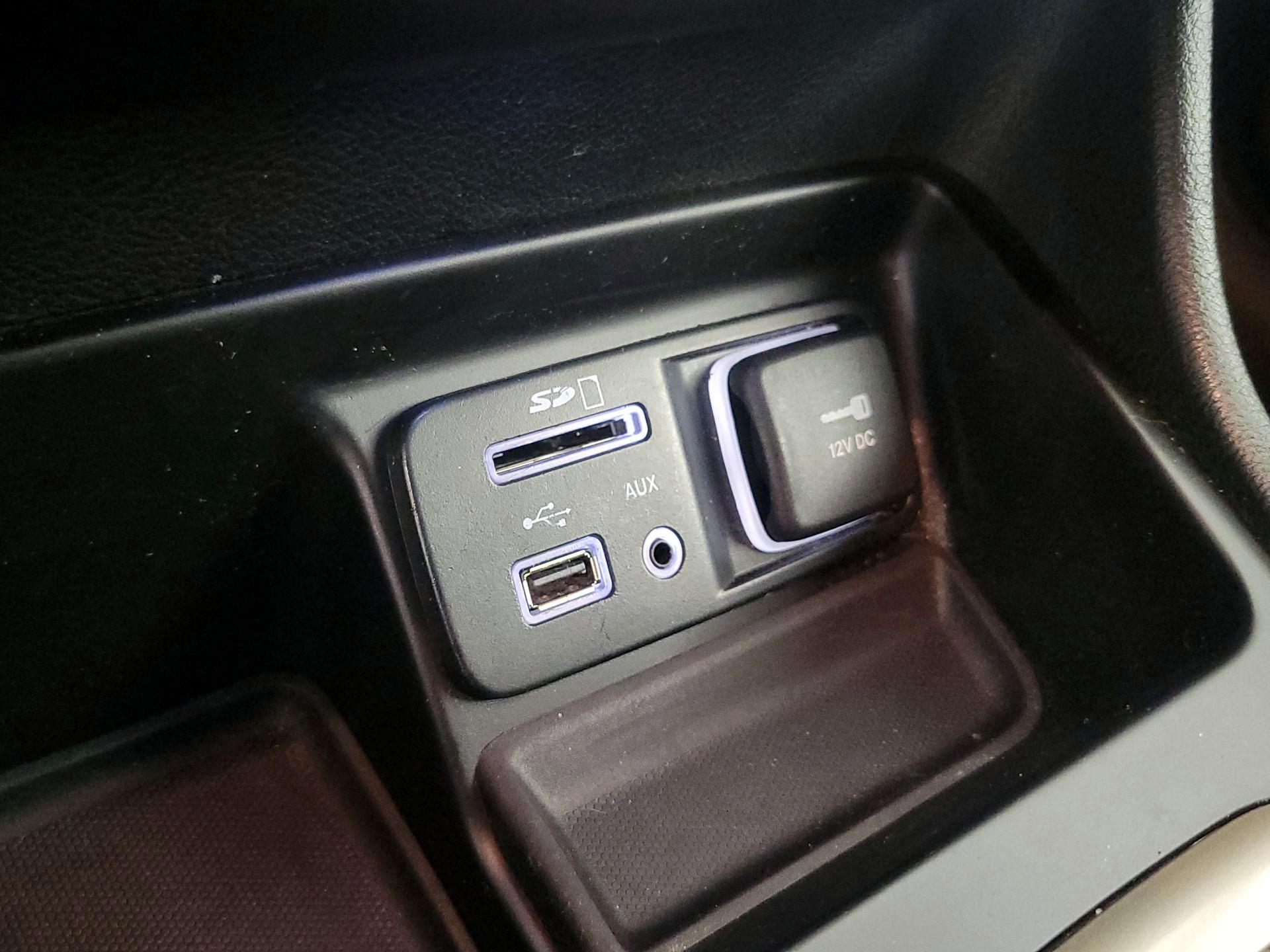 Thumbnail: 2015 Jeep Cherokee - 19