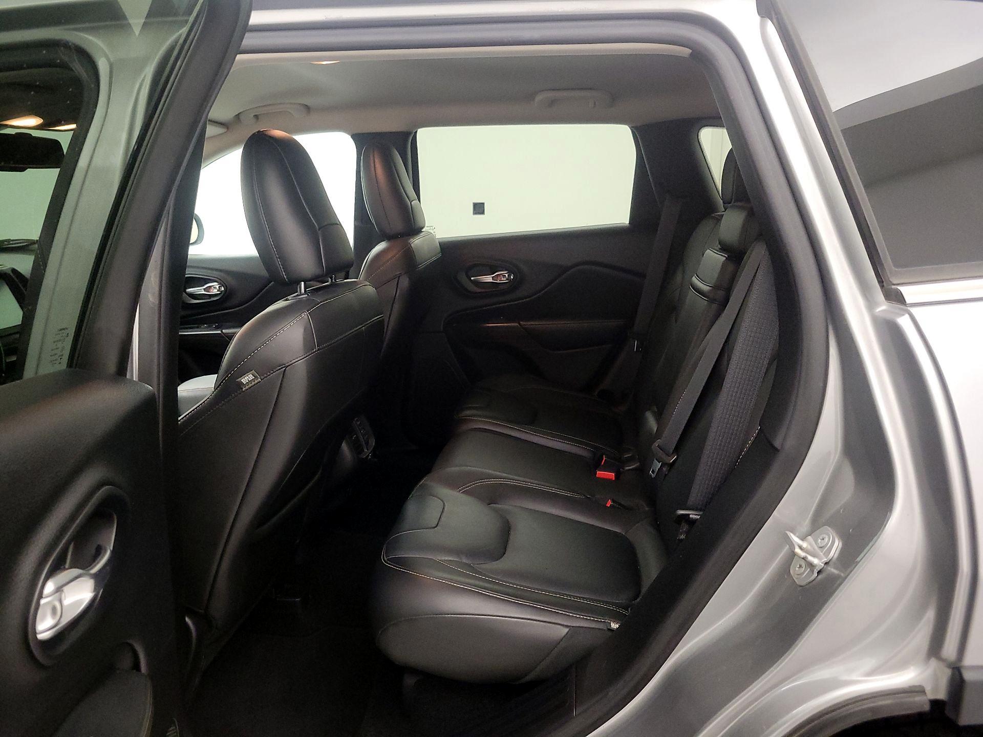 Thumbnail: 2015 Jeep Cherokee - 20