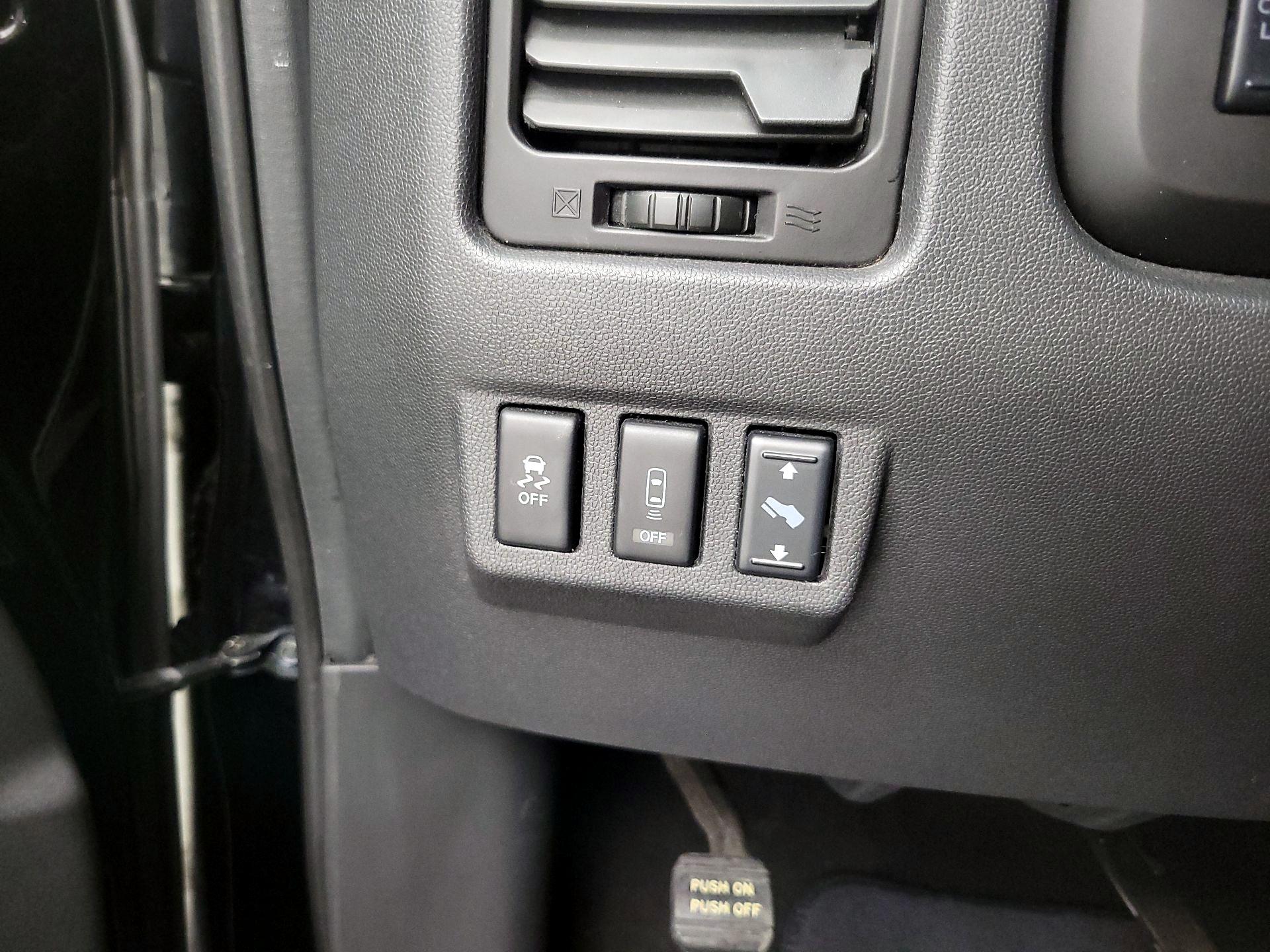 Thumbnail: 2015 Nissan Titan - 13