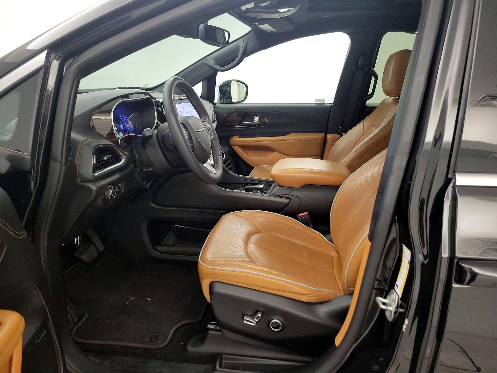 Thumbnail: 2022 Chrysler Pacifica - 11