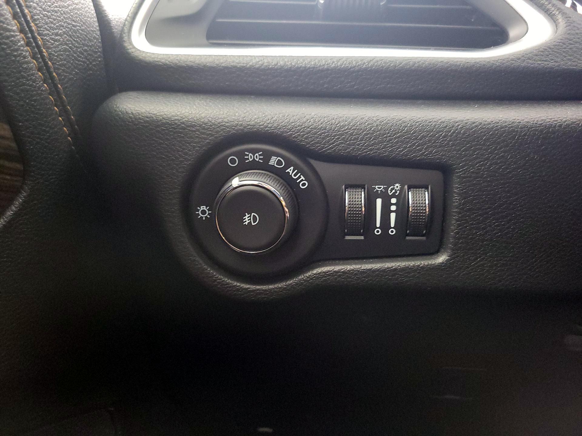 Thumbnail: 2022 Chrysler Pacifica - 13