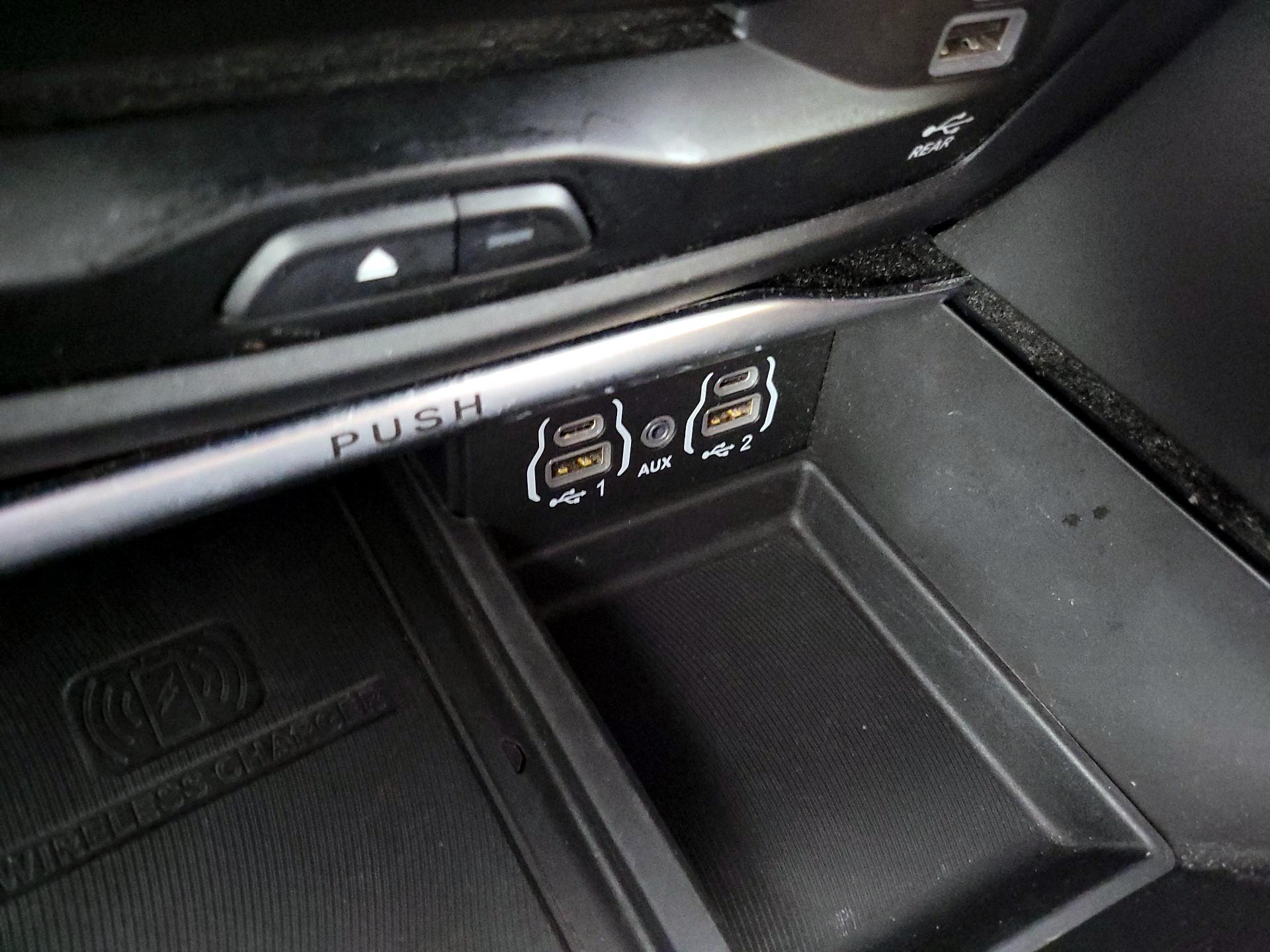 Thumbnail: 2022 Chrysler Pacifica - 19