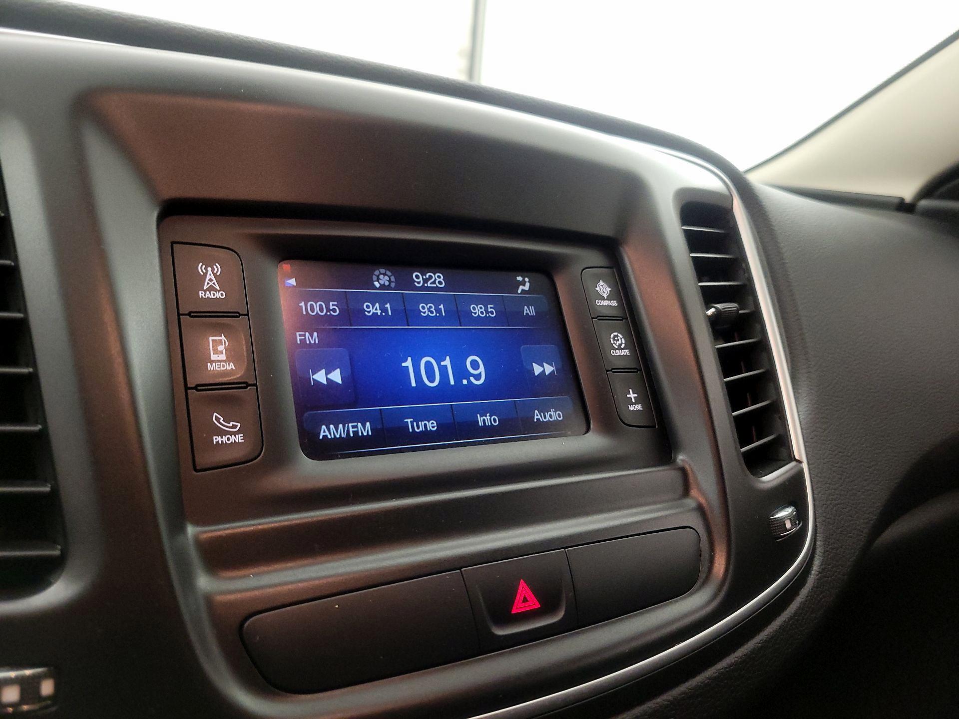 Thumbnail: 2016 Chrysler 200 - 15