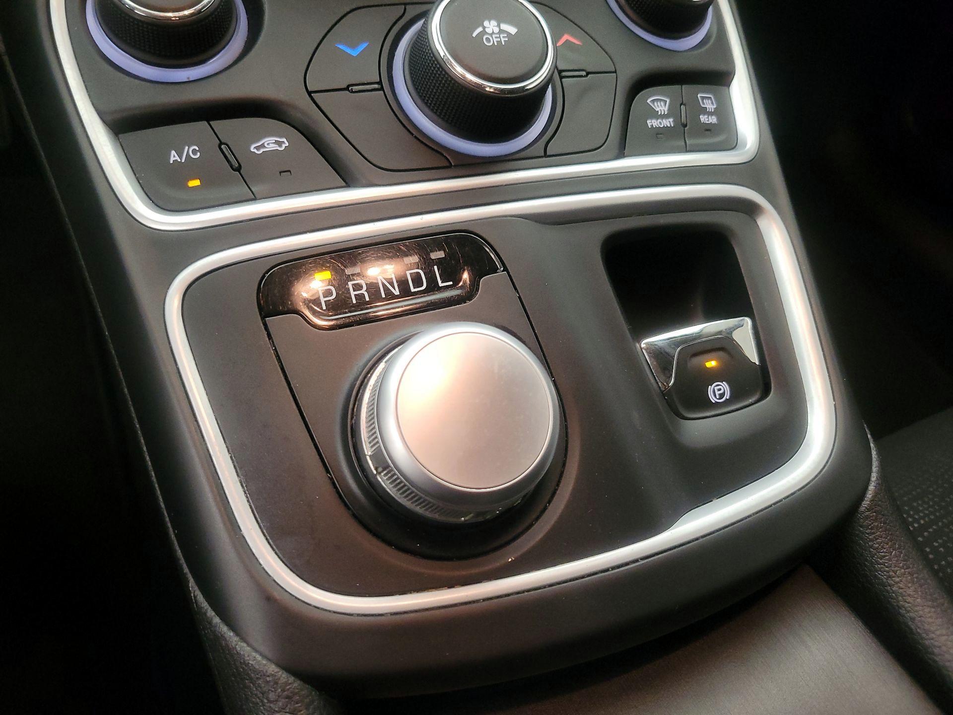 Thumbnail: 2016 Chrysler 200 - 17