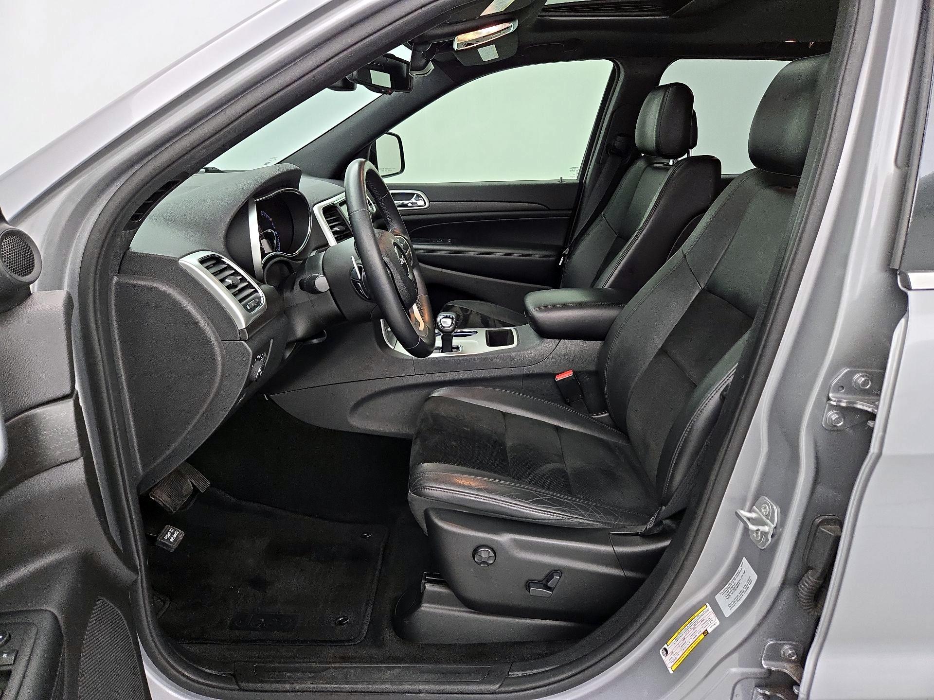 Thumbnail: 2015 Jeep Grand Cherokee - 11