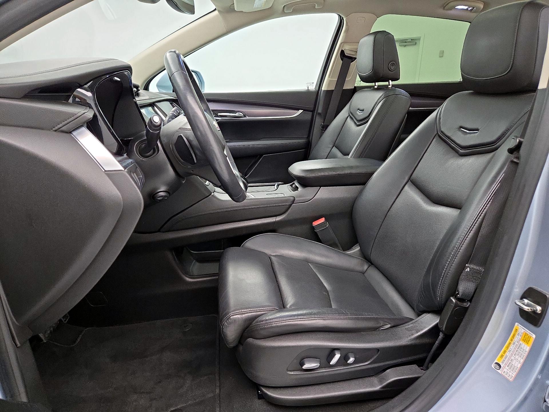 Thumbnail: 2017 Cadillac XT5 - 11