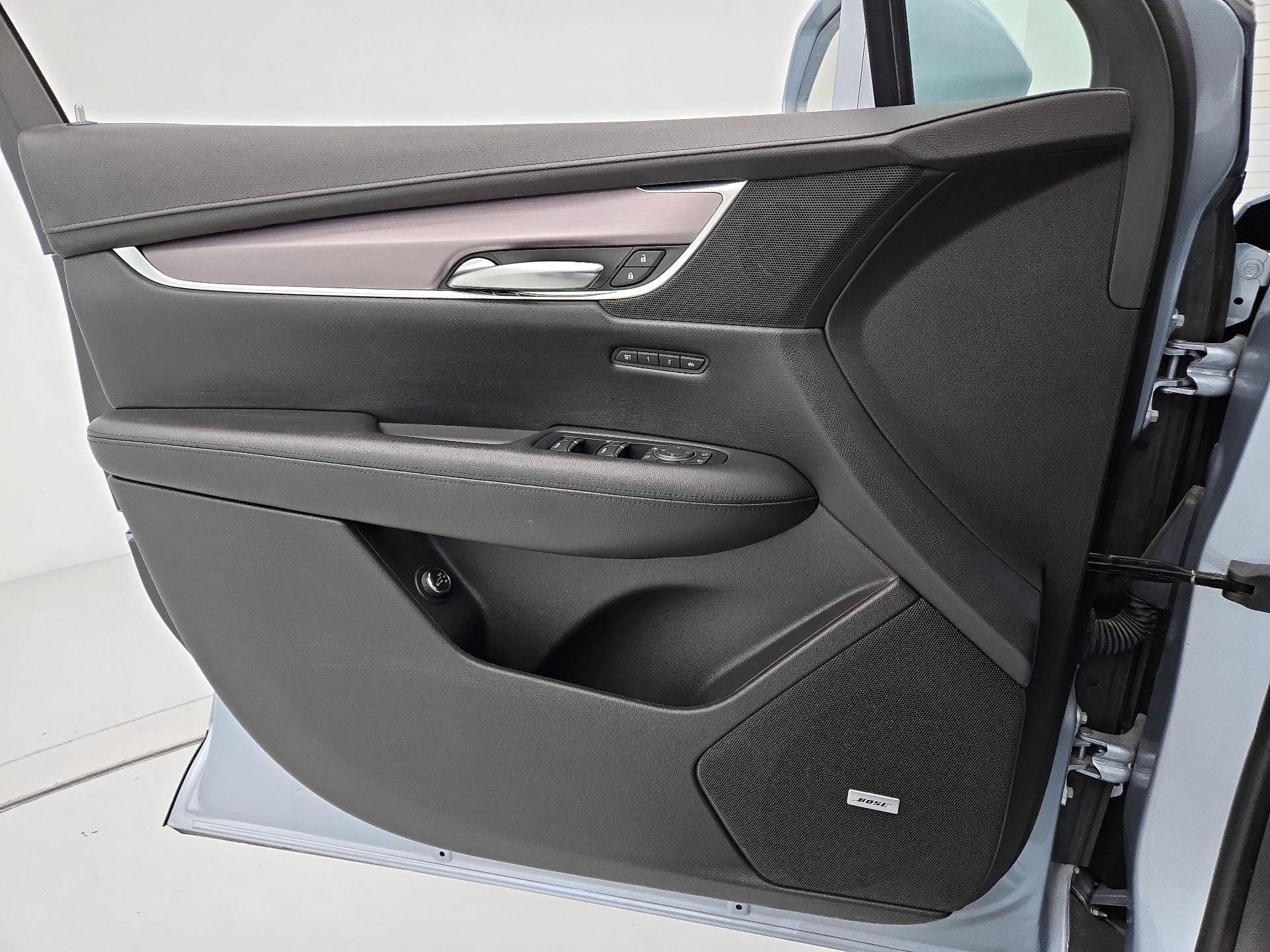 Thumbnail: 2017 Cadillac XT5 - 12