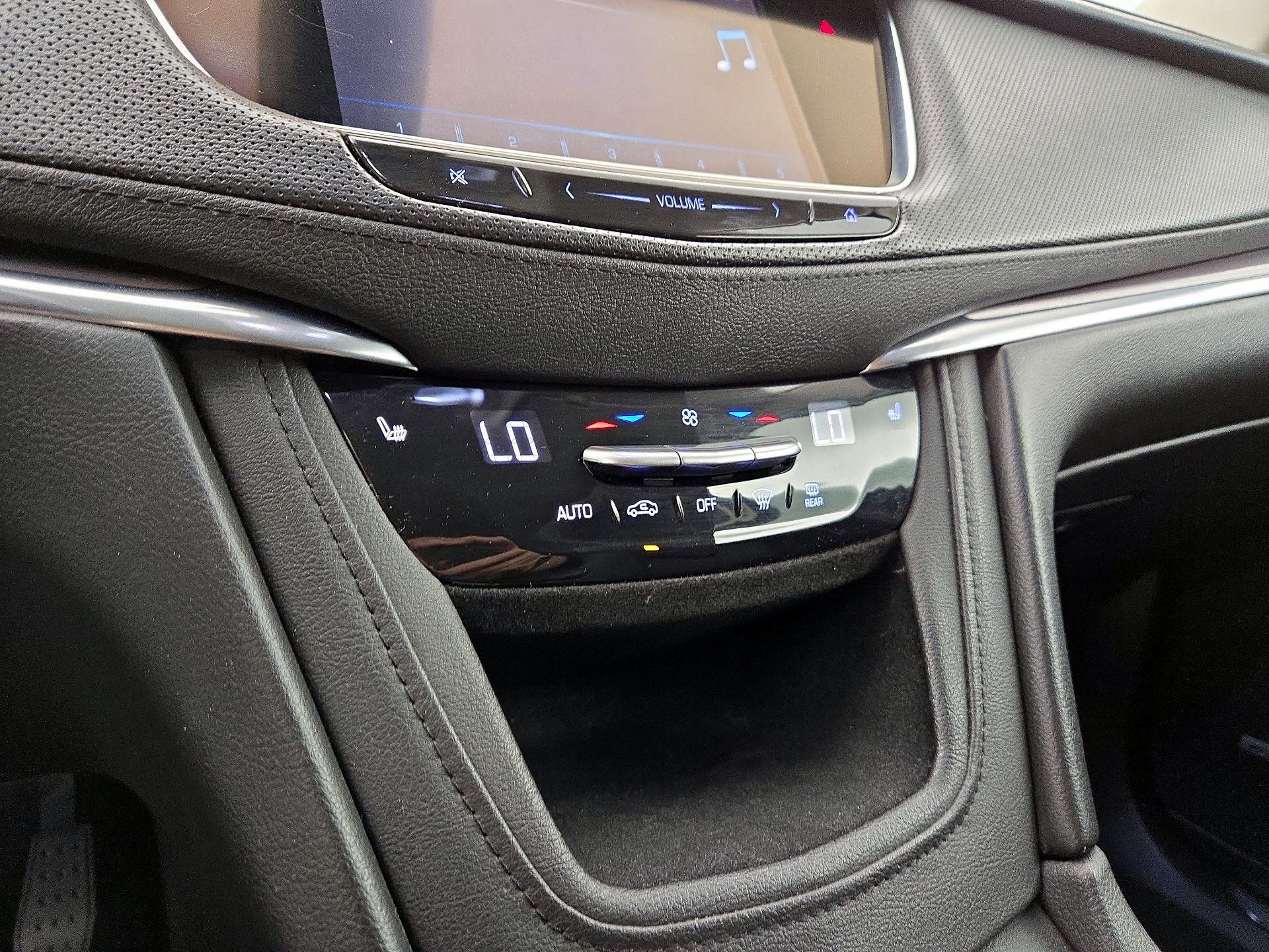 Thumbnail: 2017 Cadillac XT5 - 17