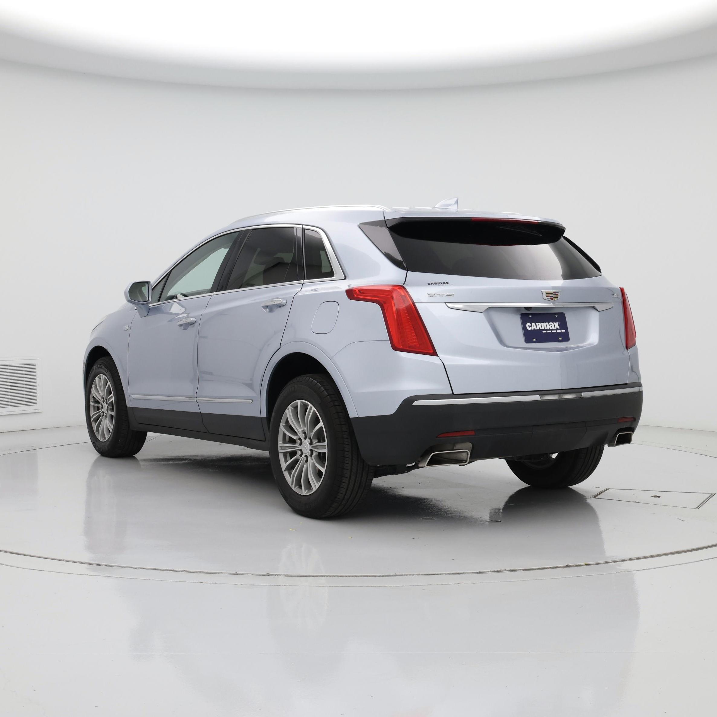 Thumbnail: 2017 Cadillac XT5 - 2